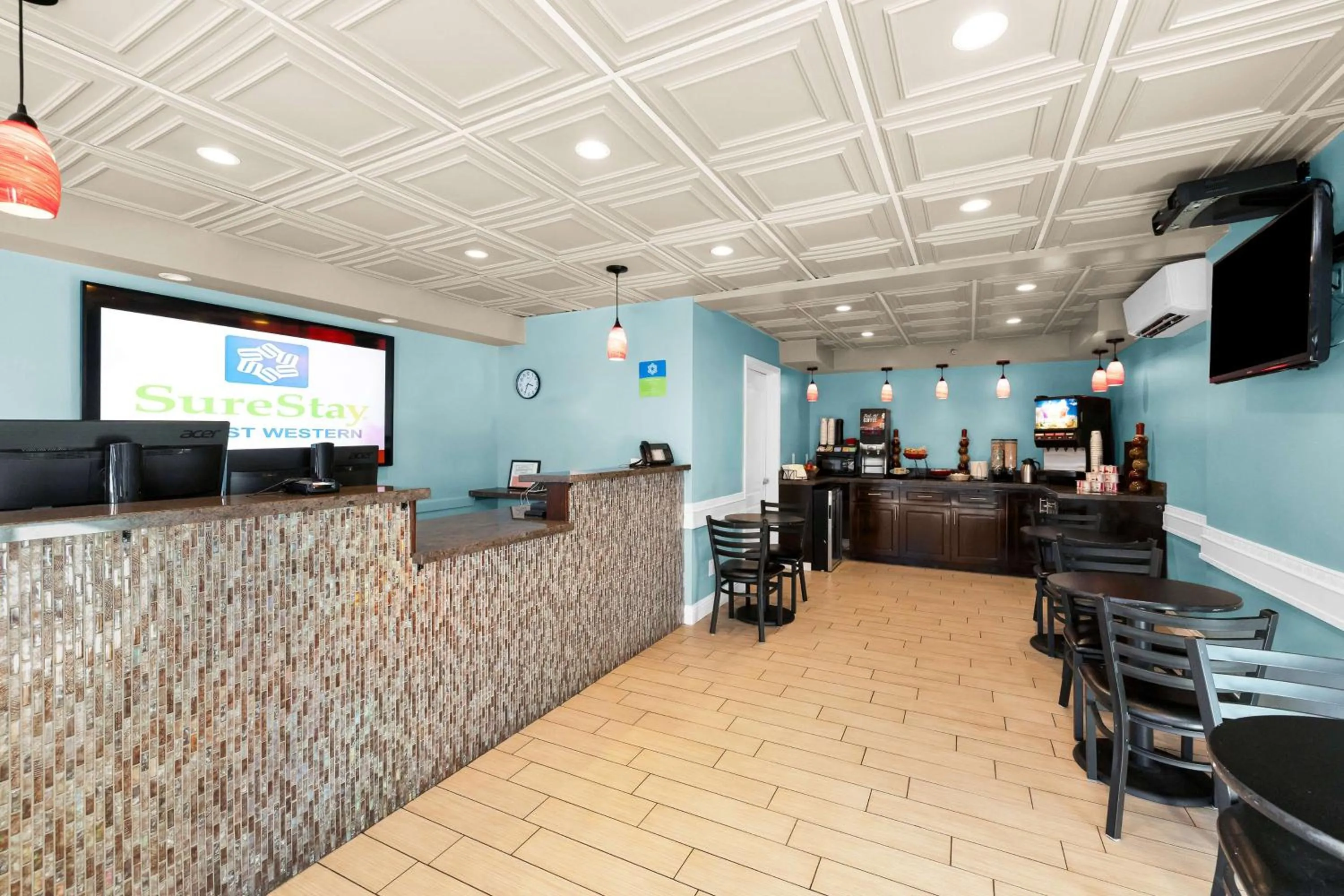 Lobby or reception in SureStay by Best Western San Francisco Marina District