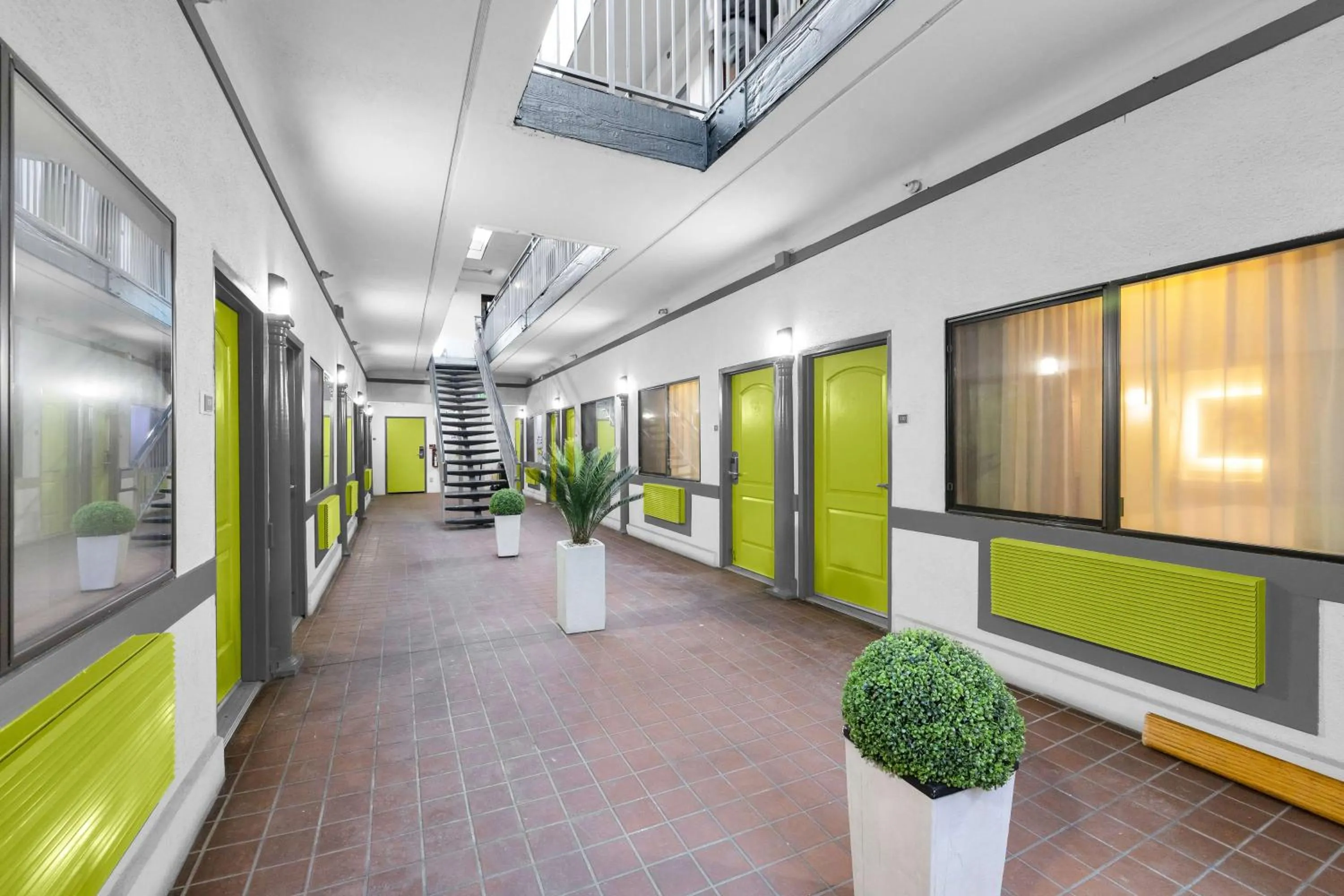 Lobby or reception in SureStay by Best Western San Francisco Marina District