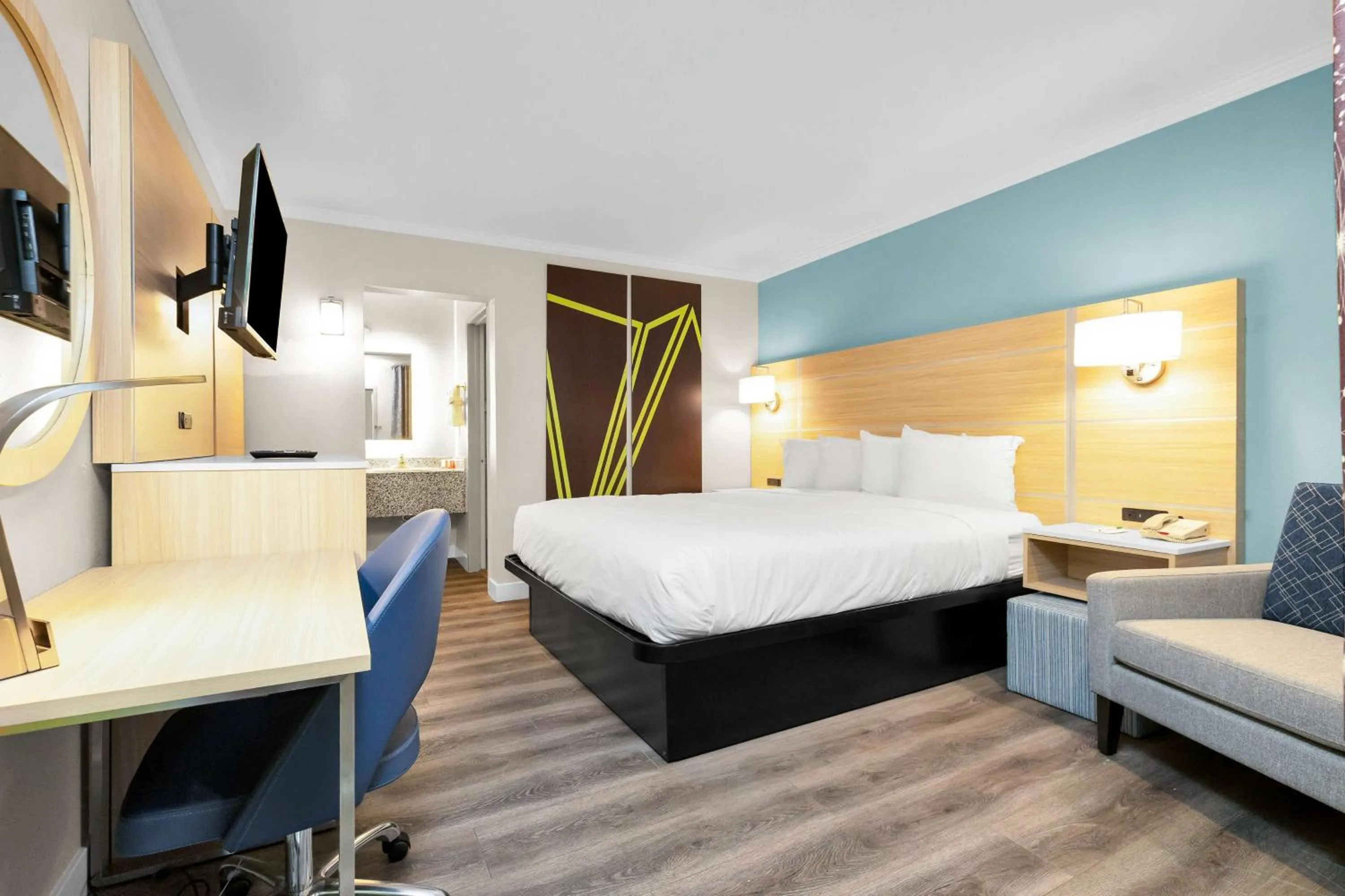 Bedroom, Bed in SureStay by Best Western San Francisco Marina District