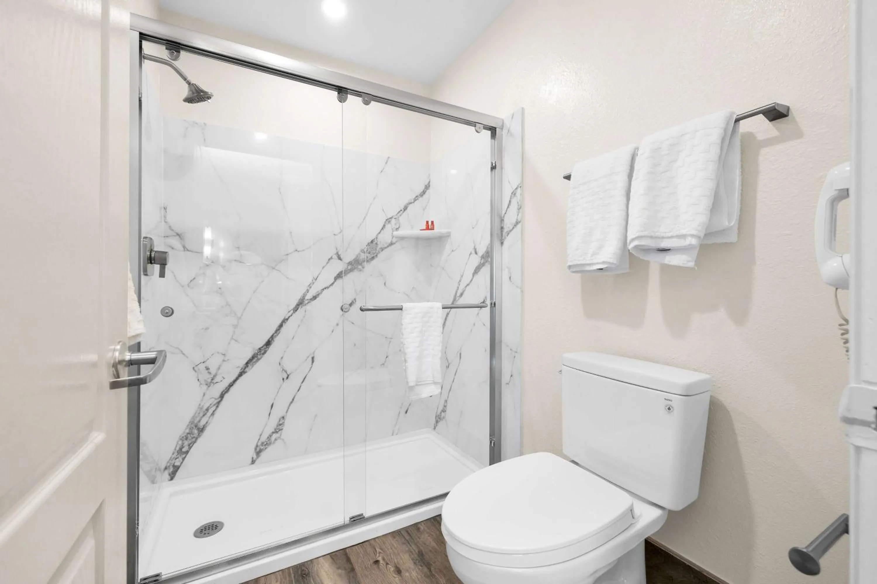 Bathroom in SureStay by Best Western San Francisco Marina District