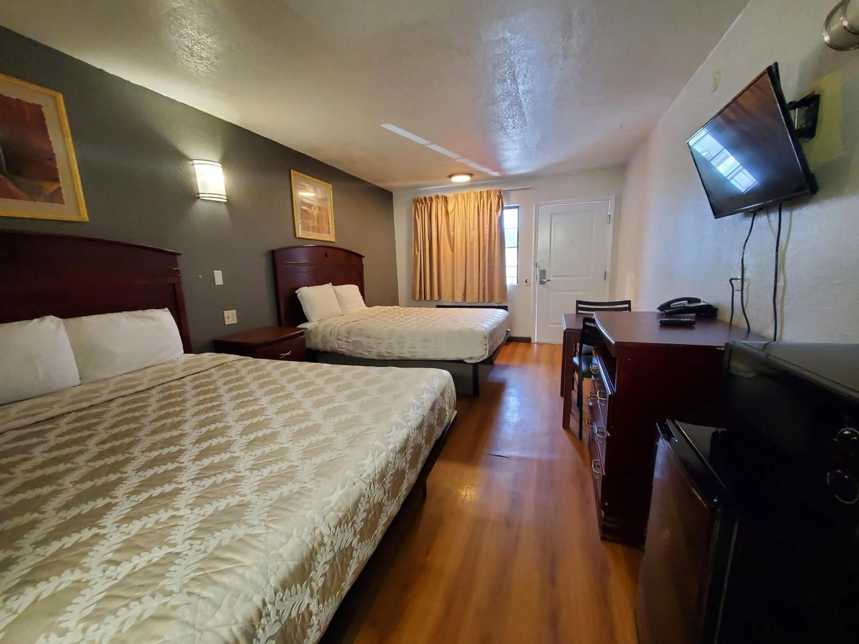 Bedroom, Bed in Welcome Inn