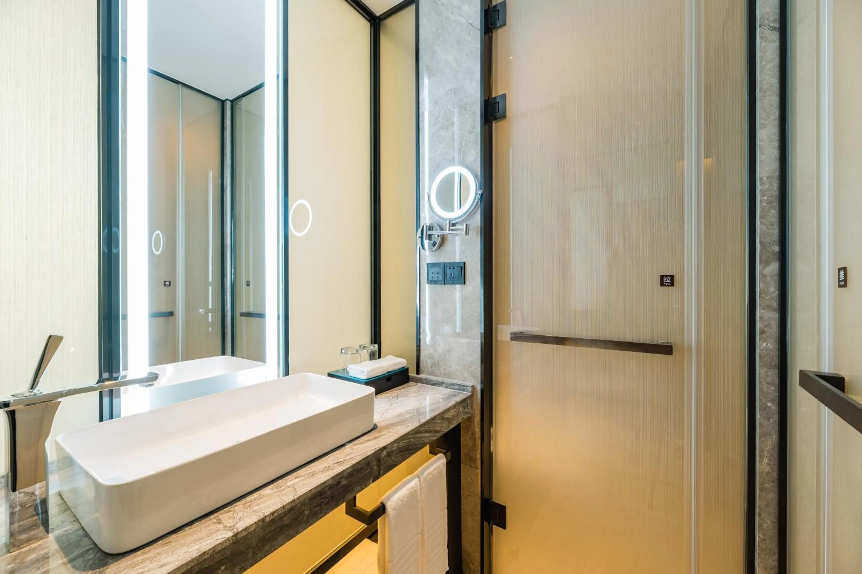 Yun He Ye Bo Hotel (Shanghai International Tourist Resort Wild Animal Park)