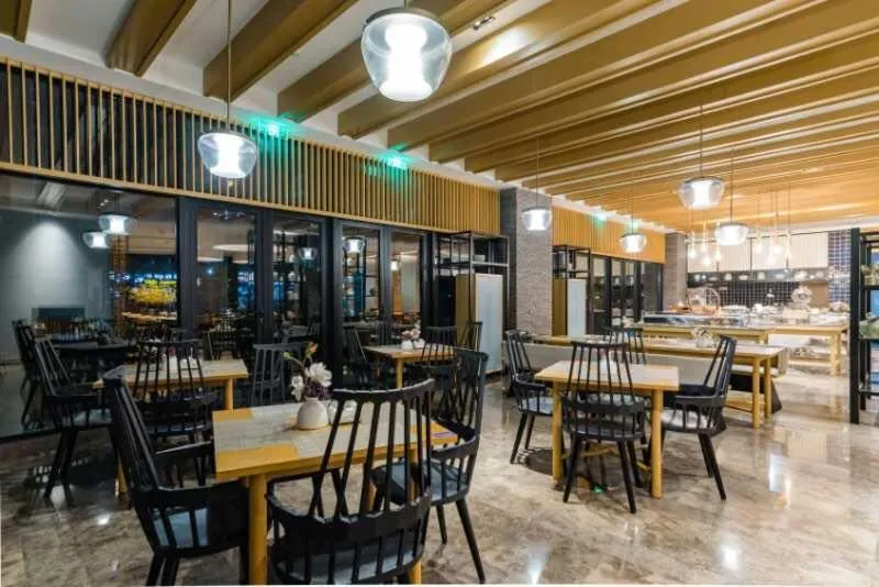 Yun He Ye Bo Hotel (Shanghai International Tourist Resort Wild Animal Park)