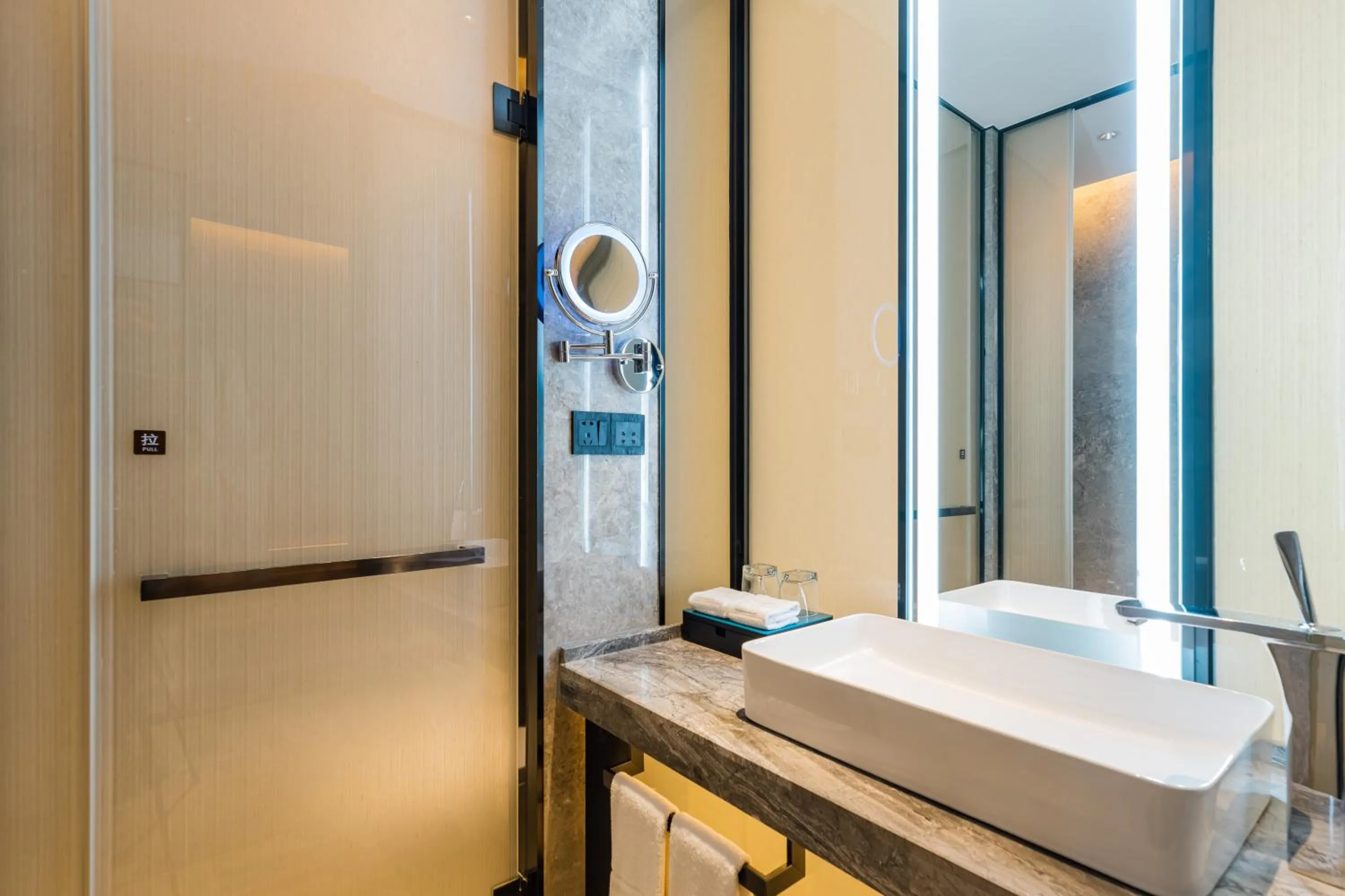 Yun He Ye Bo Hotel (Shanghai International Tourist Resort Wild Animal Park)