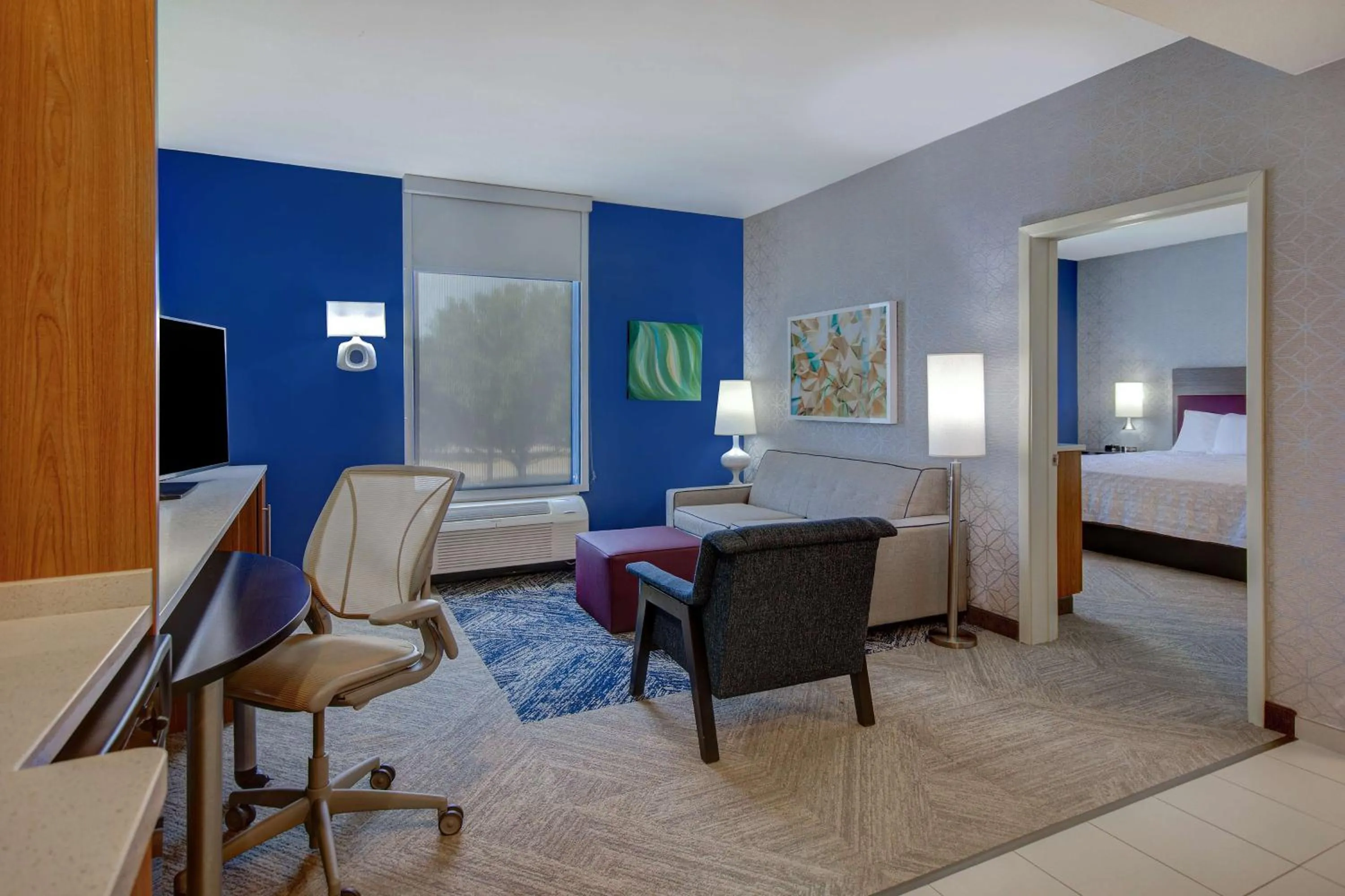 Living room, Bed in Home2 Suites Dallas-Frisco