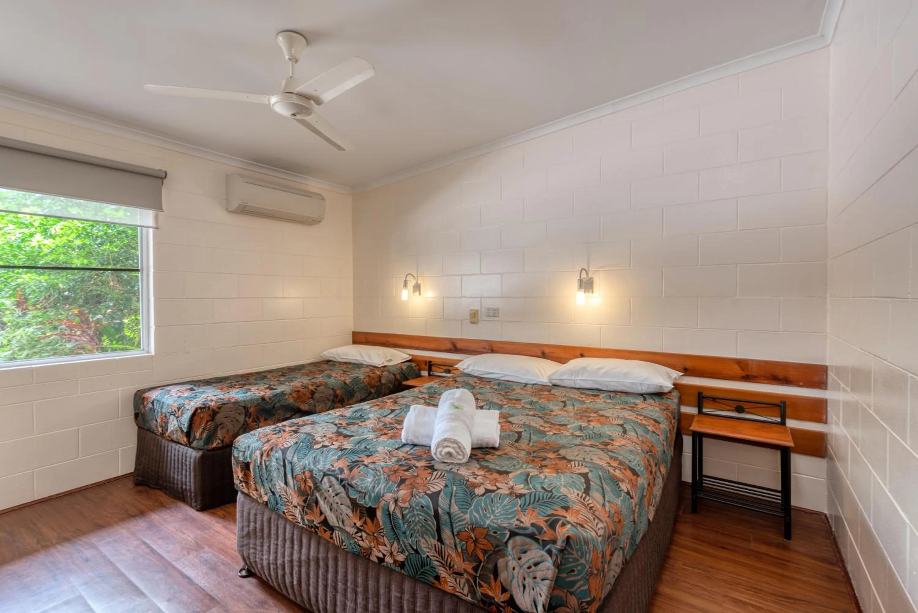 Bedroom, Bed in Demi View Motel