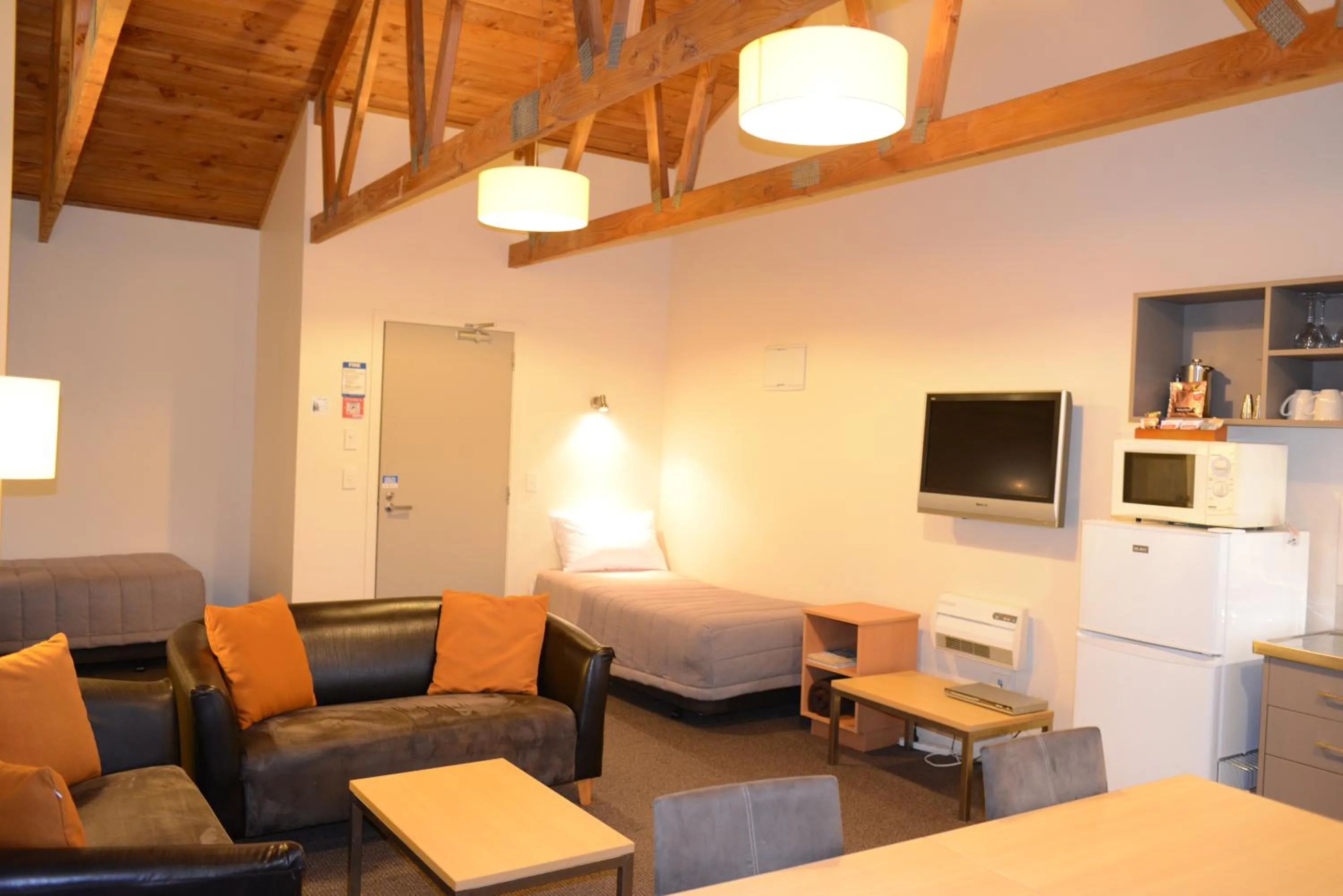 Living room in The Hobbit Motorlodge