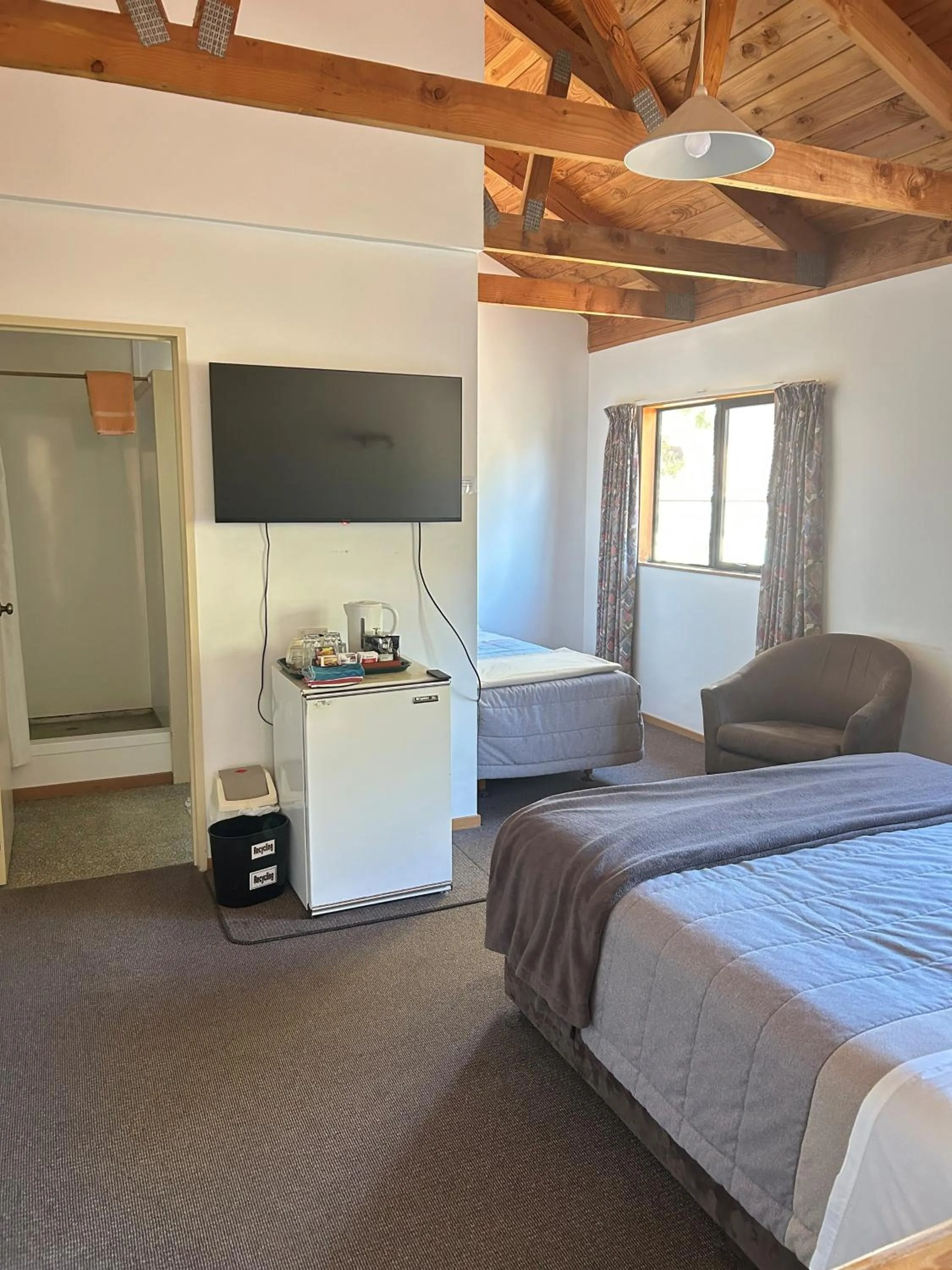 View (from property/room), Bed in The Hobbit Motorlodge