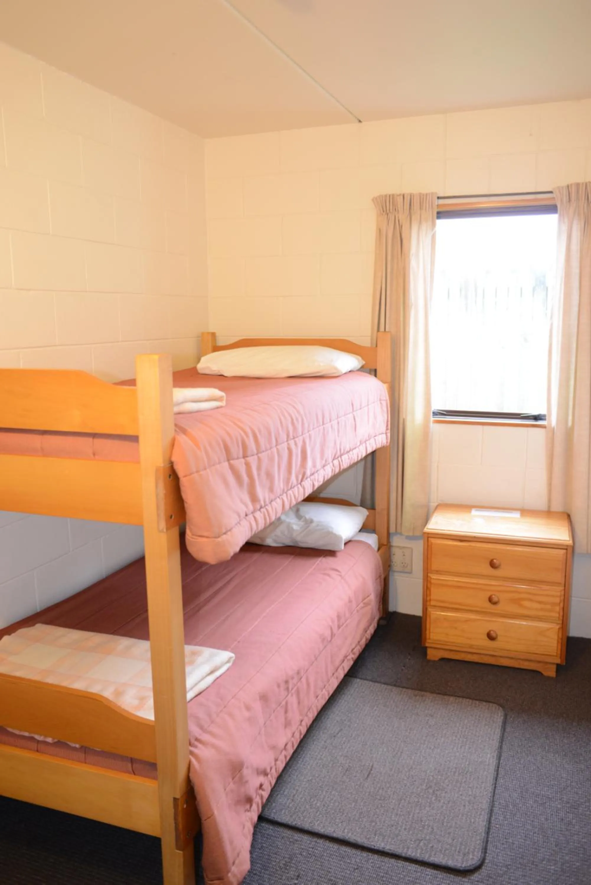 bunk bed, Bed in The Hobbit Motorlodge