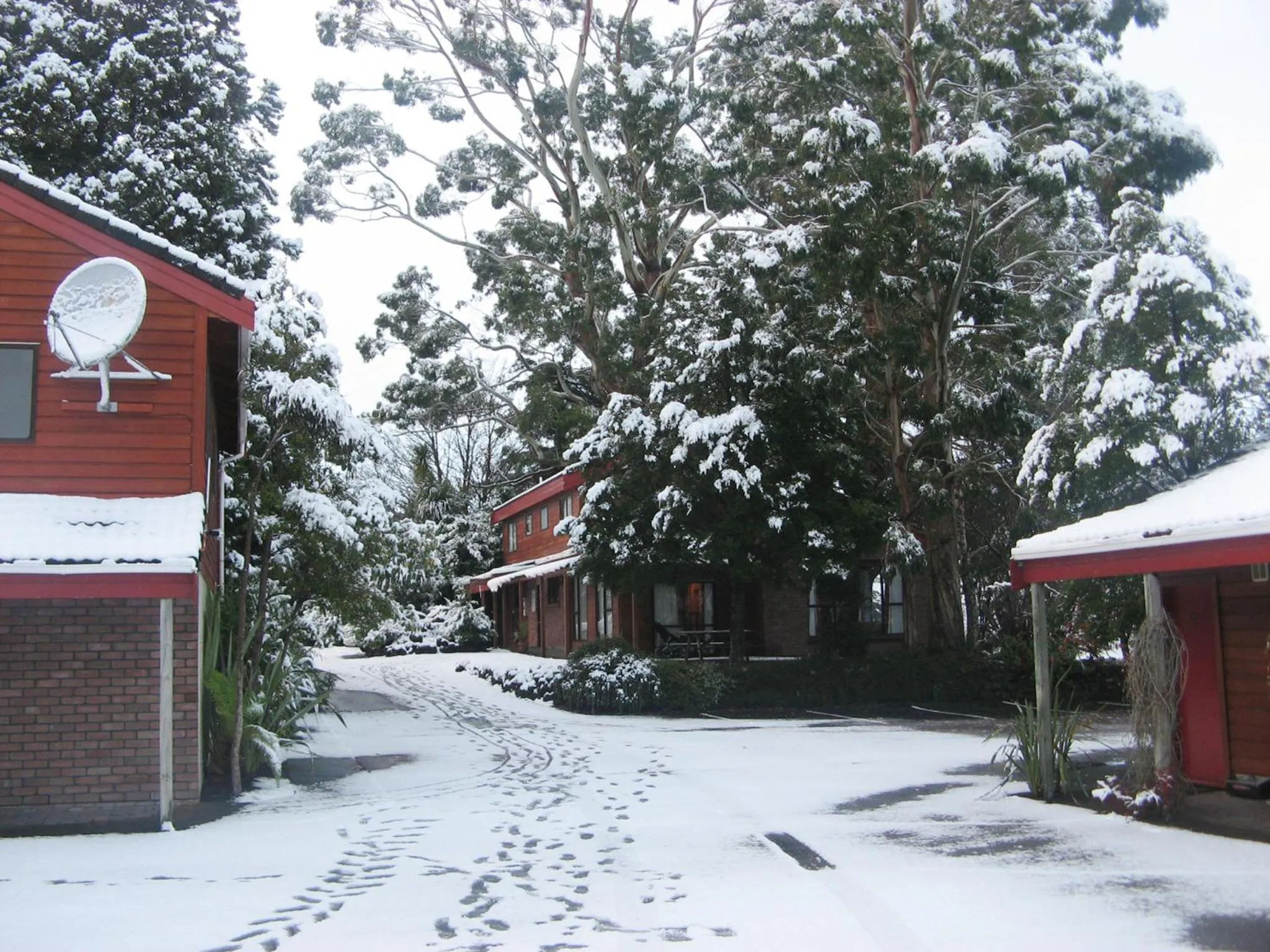 Winter in The Hobbit Motorlodge
