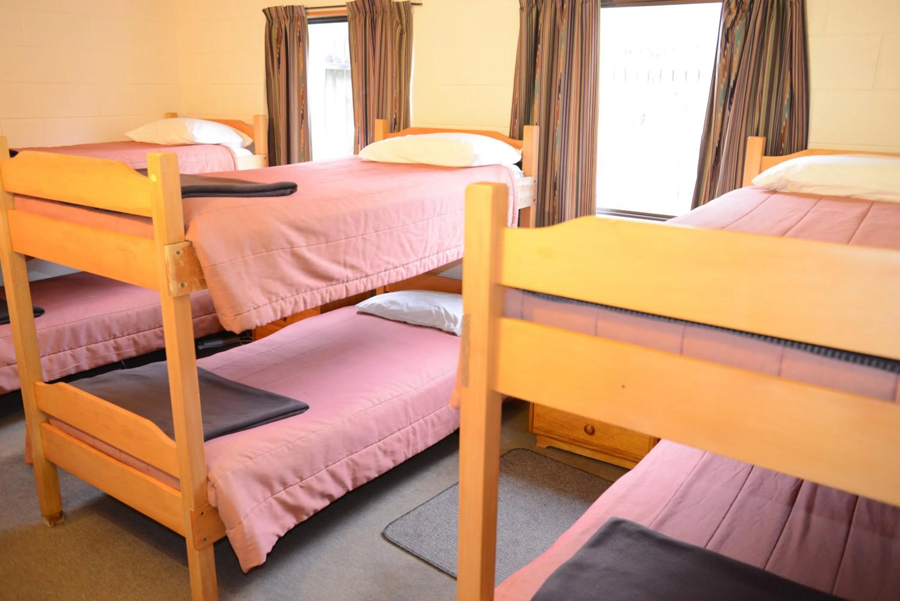 bunk bed, Bed in The Hobbit Motorlodge