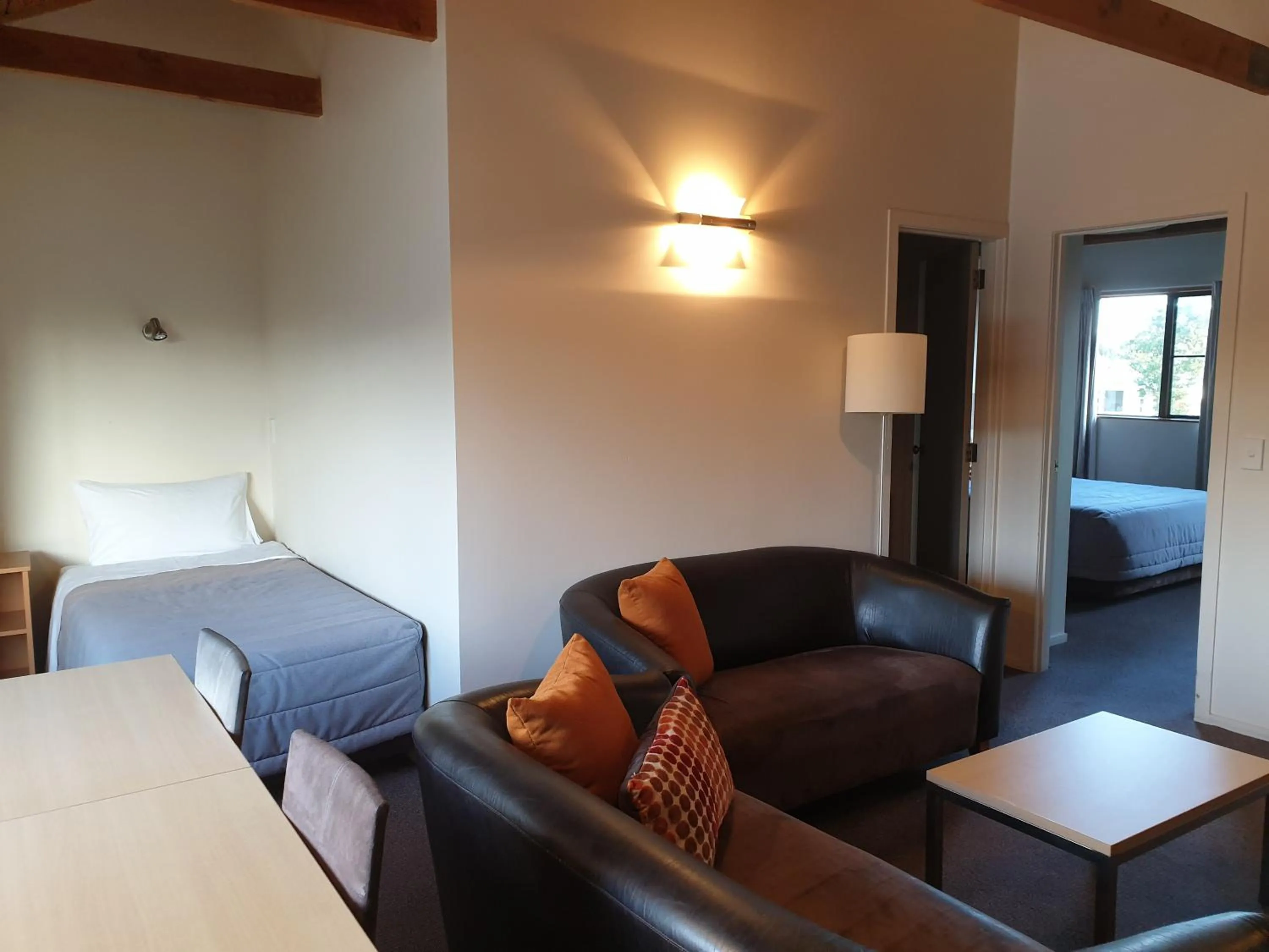 Living room, Bed in The Hobbit Motorlodge