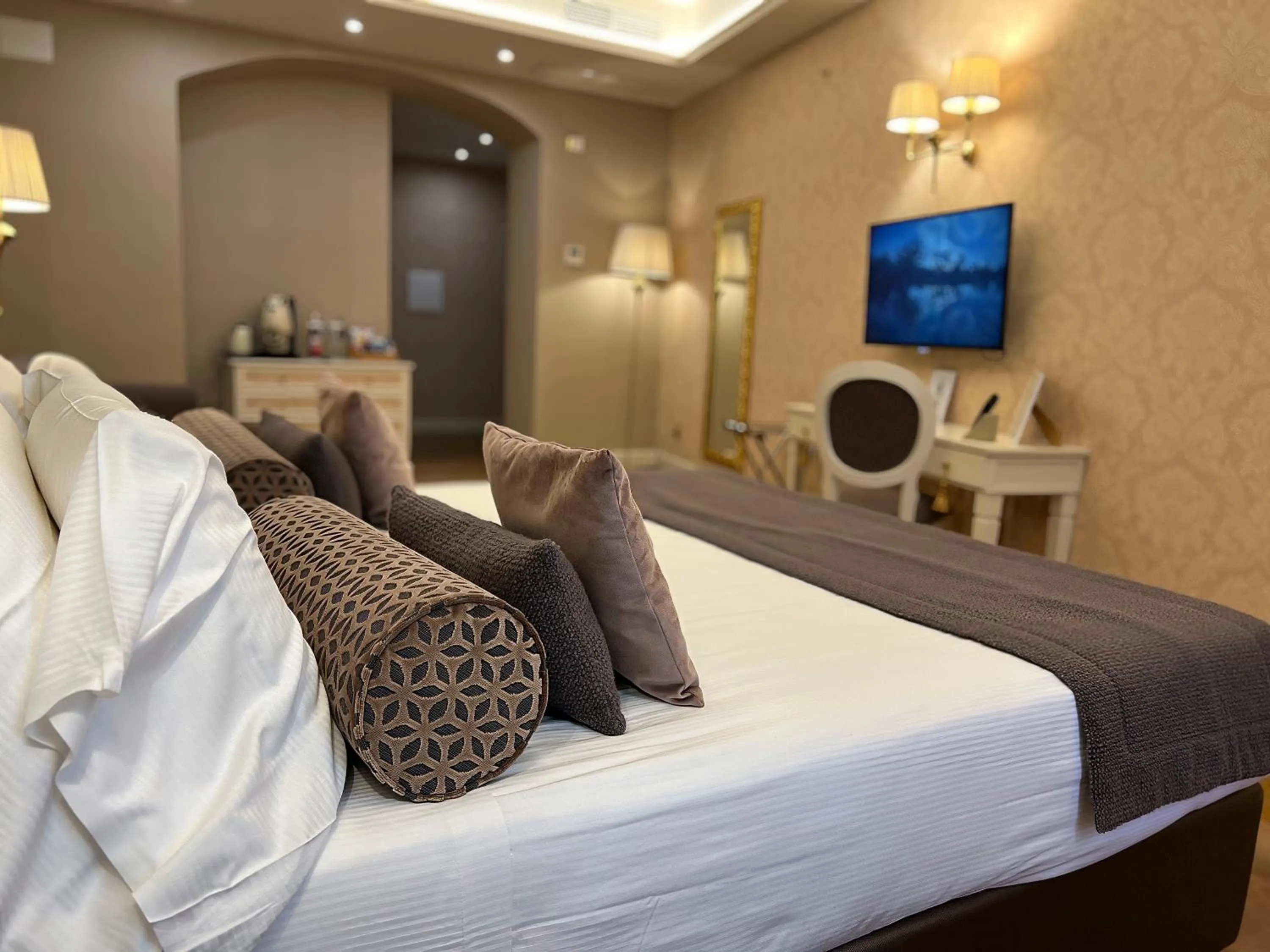 Bed in San Gemini Palace