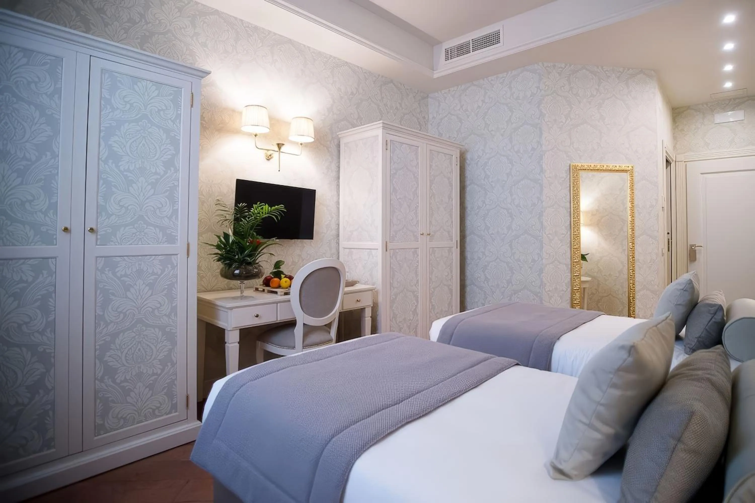 Bed in San Gemini Palace