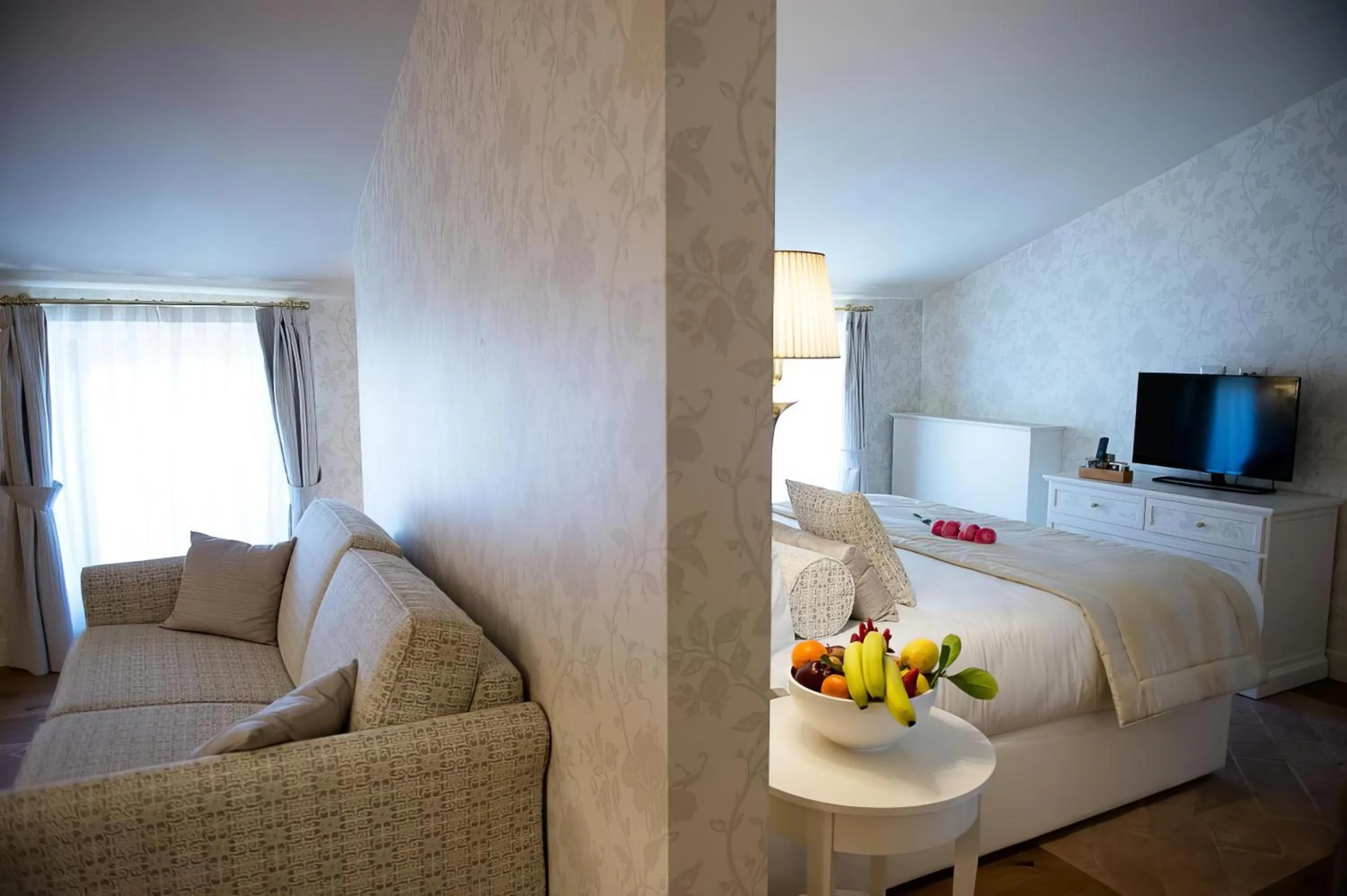 Bedroom, Bed in San Gemini Palace