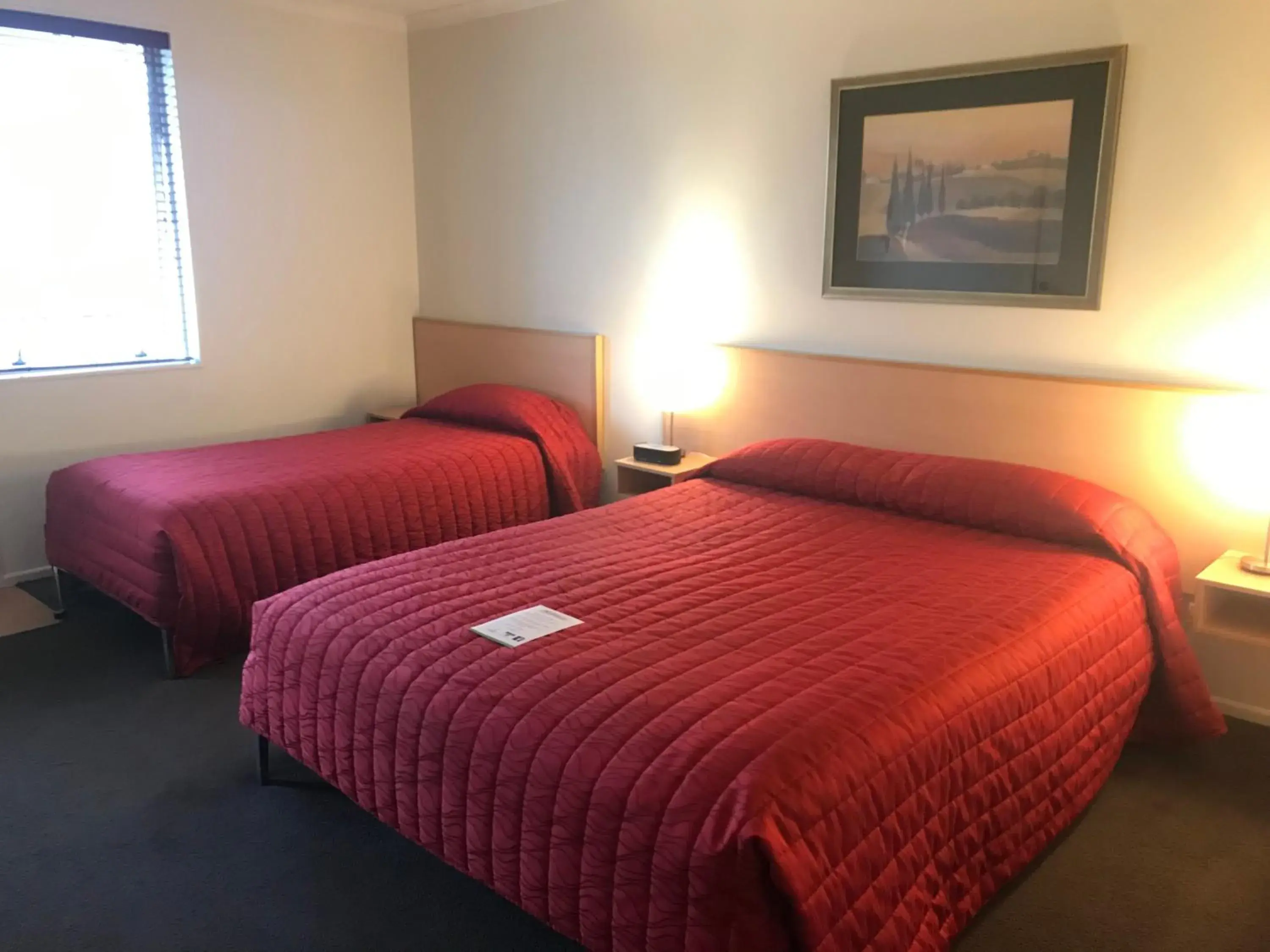 Deluxe Double or Twin Room with Spa Bath in Harbour City Motor Inn & Conference Deluxe Double or Twin Room with Spa Bath in Harbour City Motor Inn & Conference
