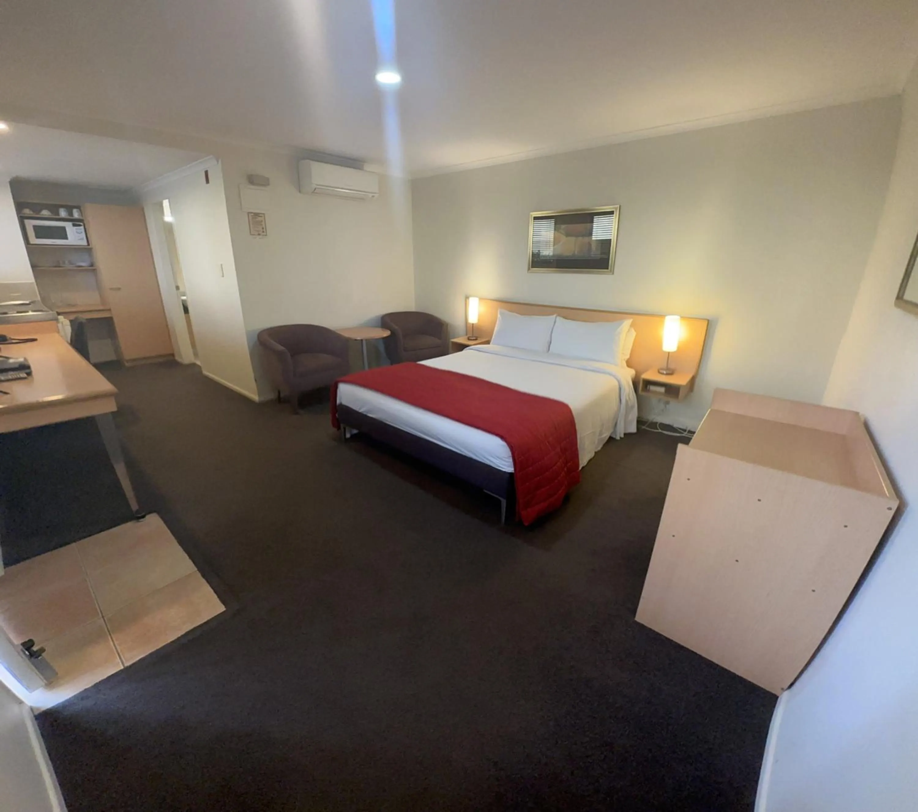 Bed in Harbour City Motor Inn & Conference