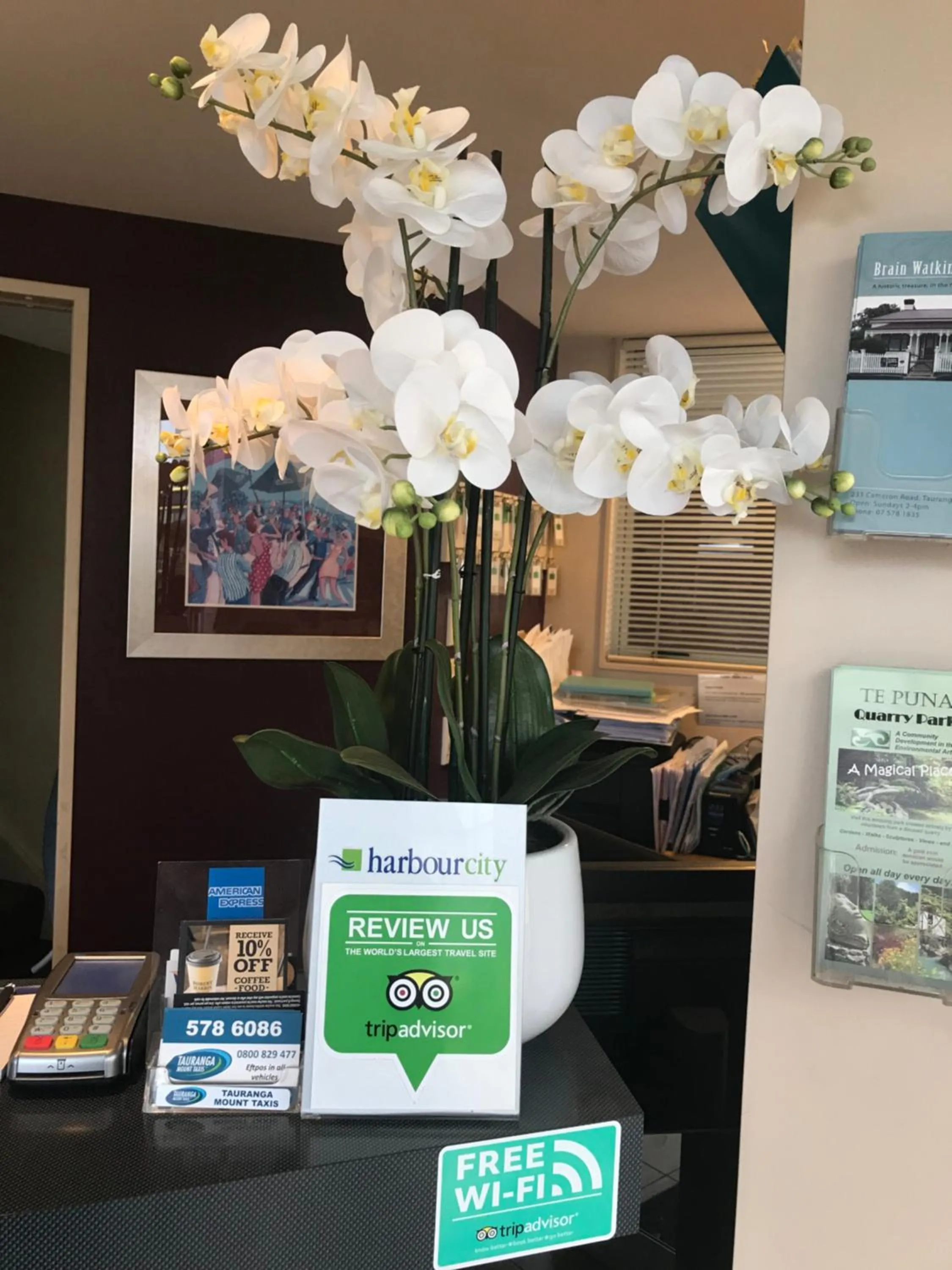 Property logo or sign in Harbour City Motor Inn & Conference