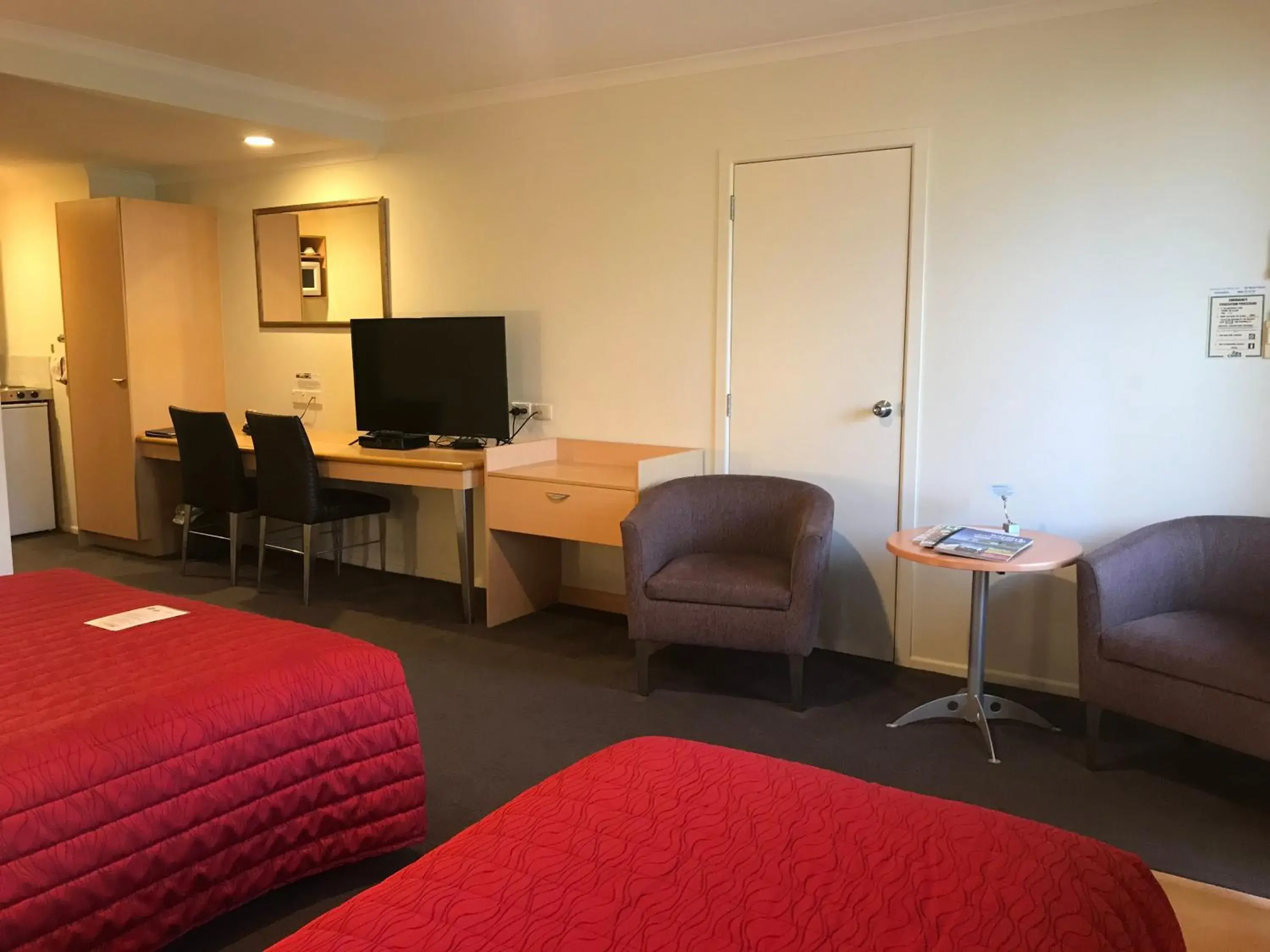Twin Room - Disability Access in Harbour City Motor Inn & Conference Twin Room - Disability Access in Harbour City Motor Inn & Conference