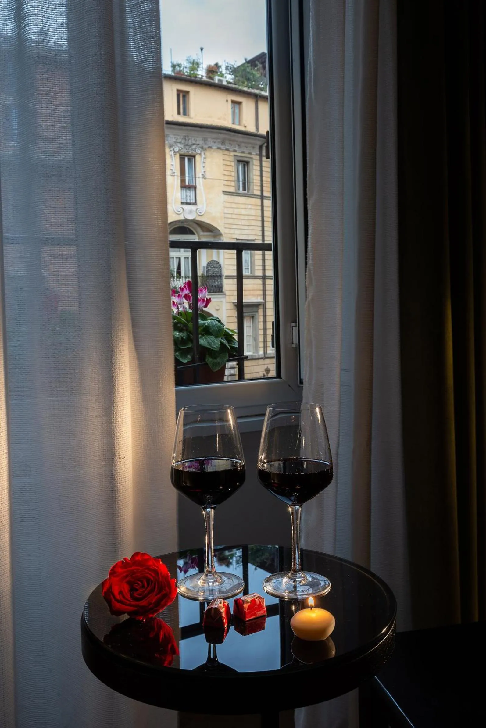 Photo of the whole room in Tula Inn