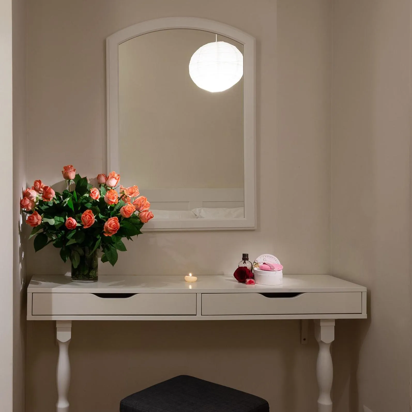 Photo of the whole room in Tula Inn