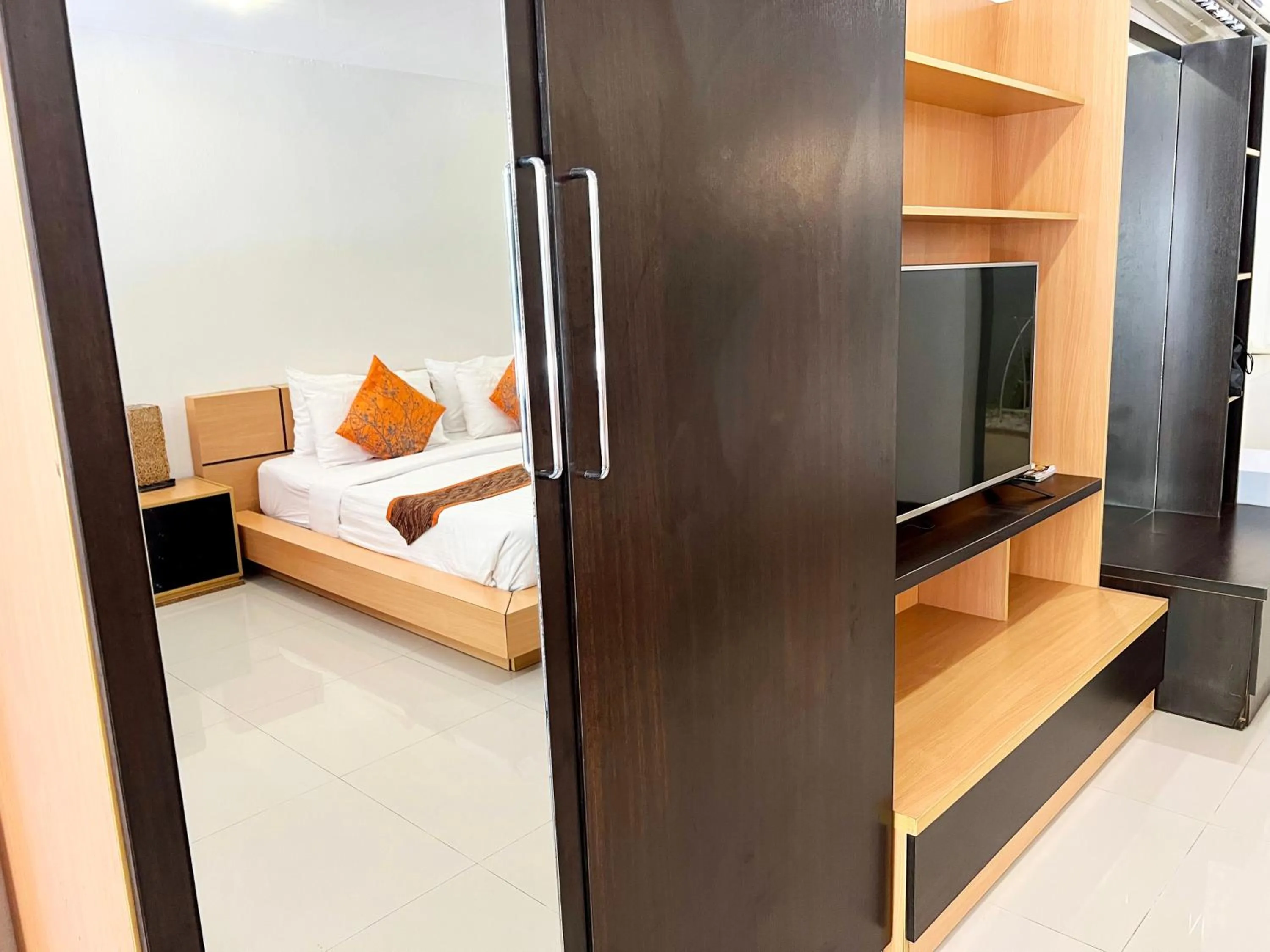 wardrobe in Hotel La Villa Khon Kaen