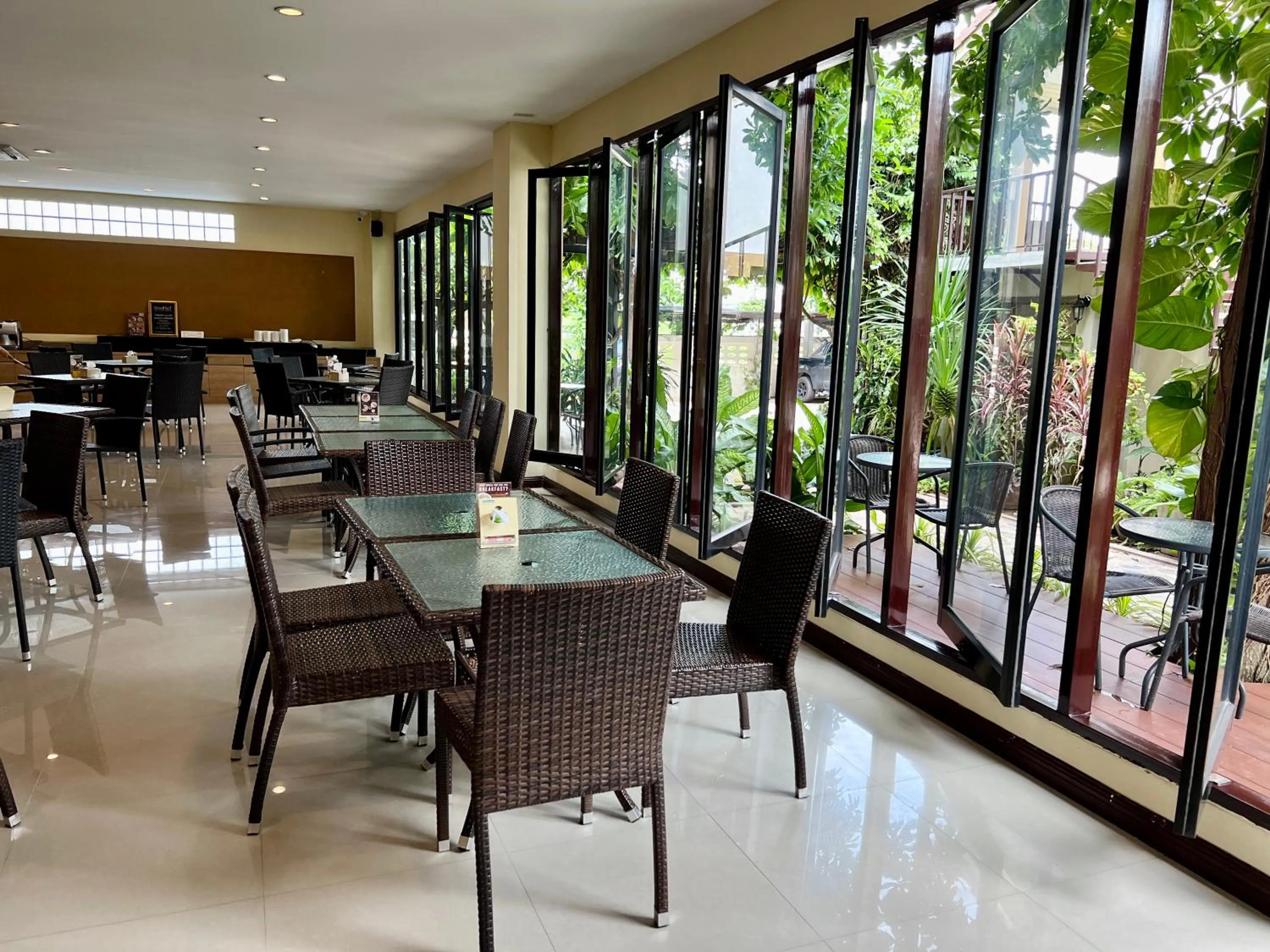 Restaurant/places to eat in Hotel La Villa Khon Kaen