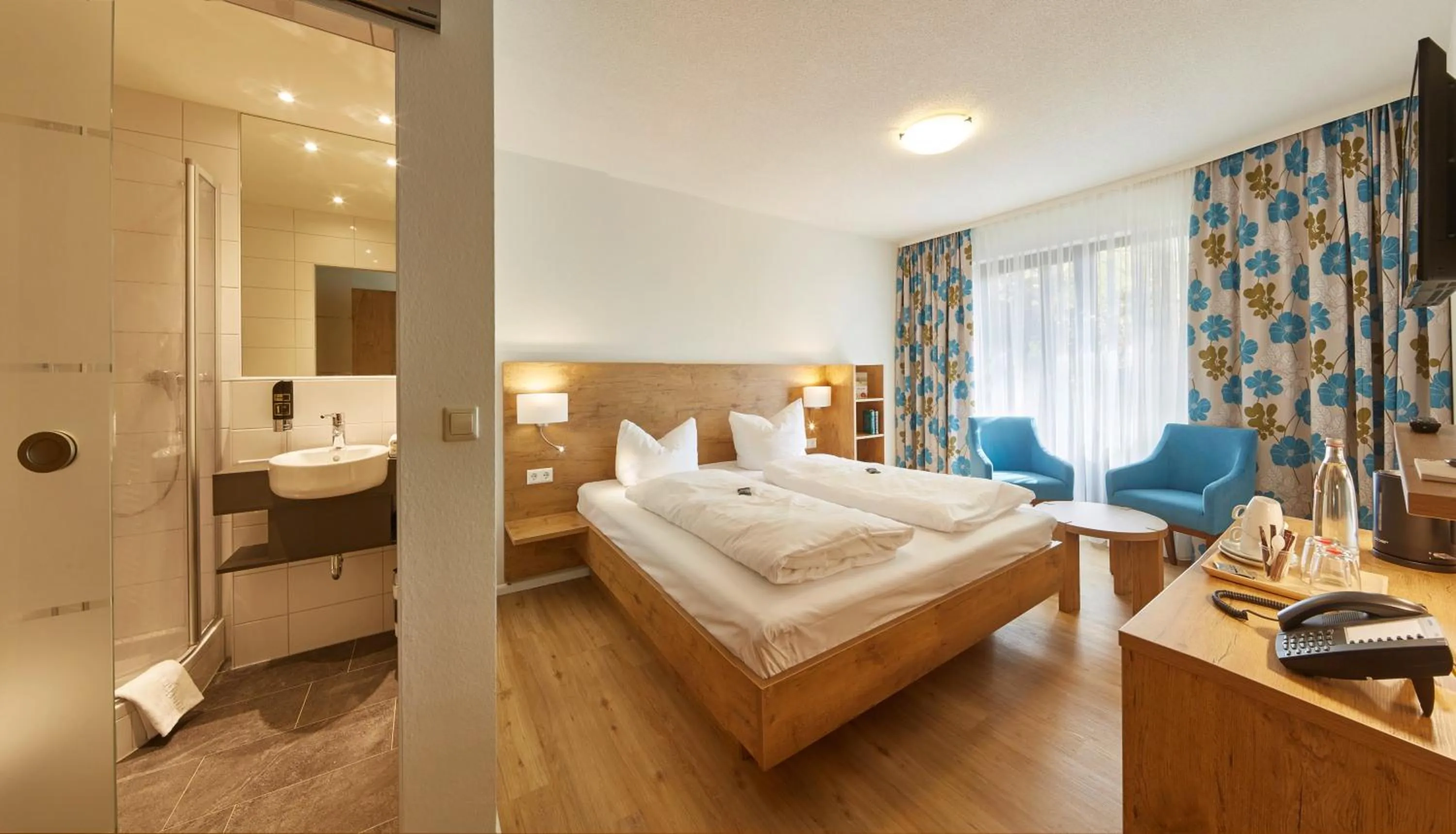 Bathroom, Bed in Gästehaus Goethe