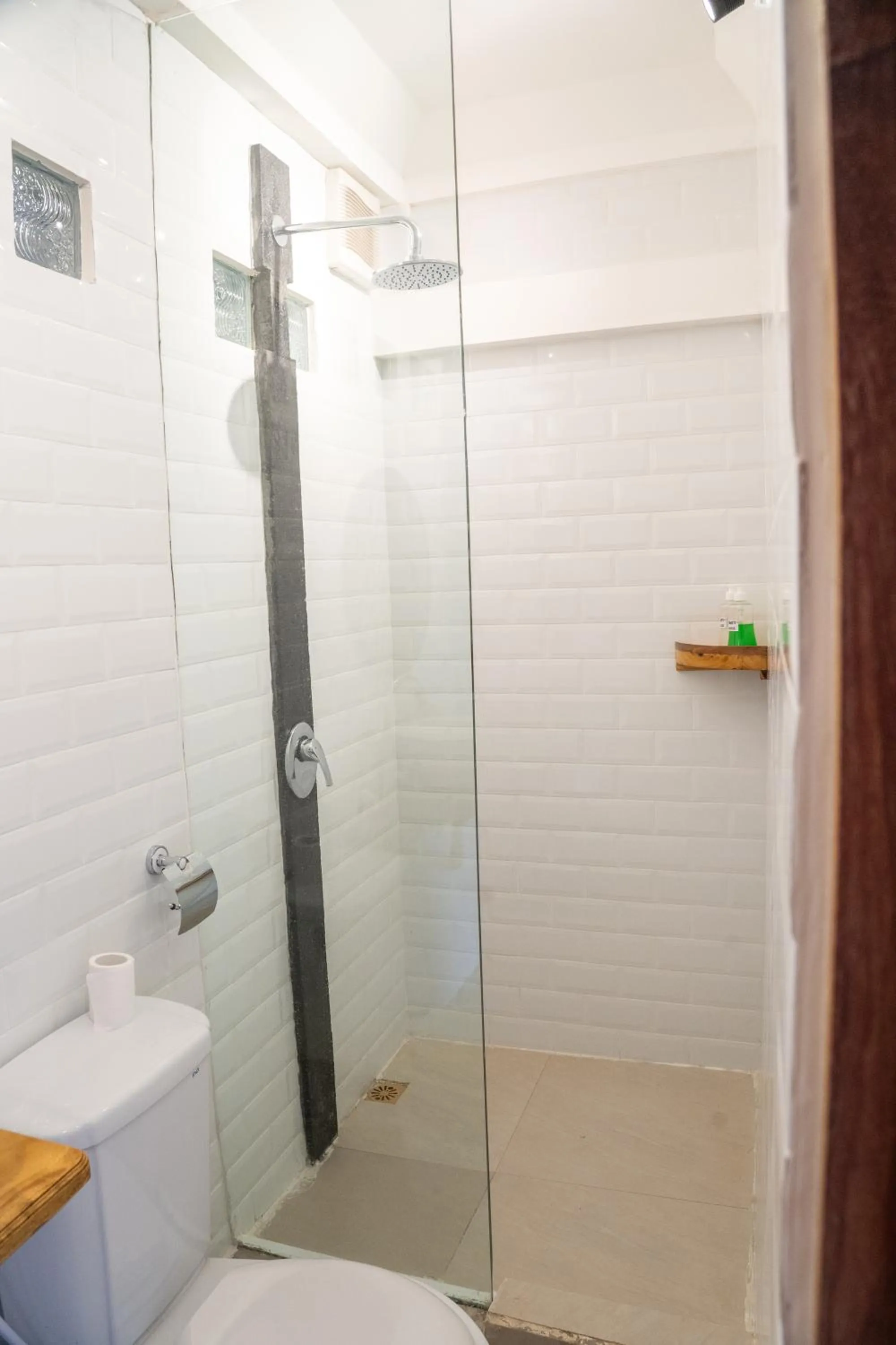 Shower in Gili Divers Hotel