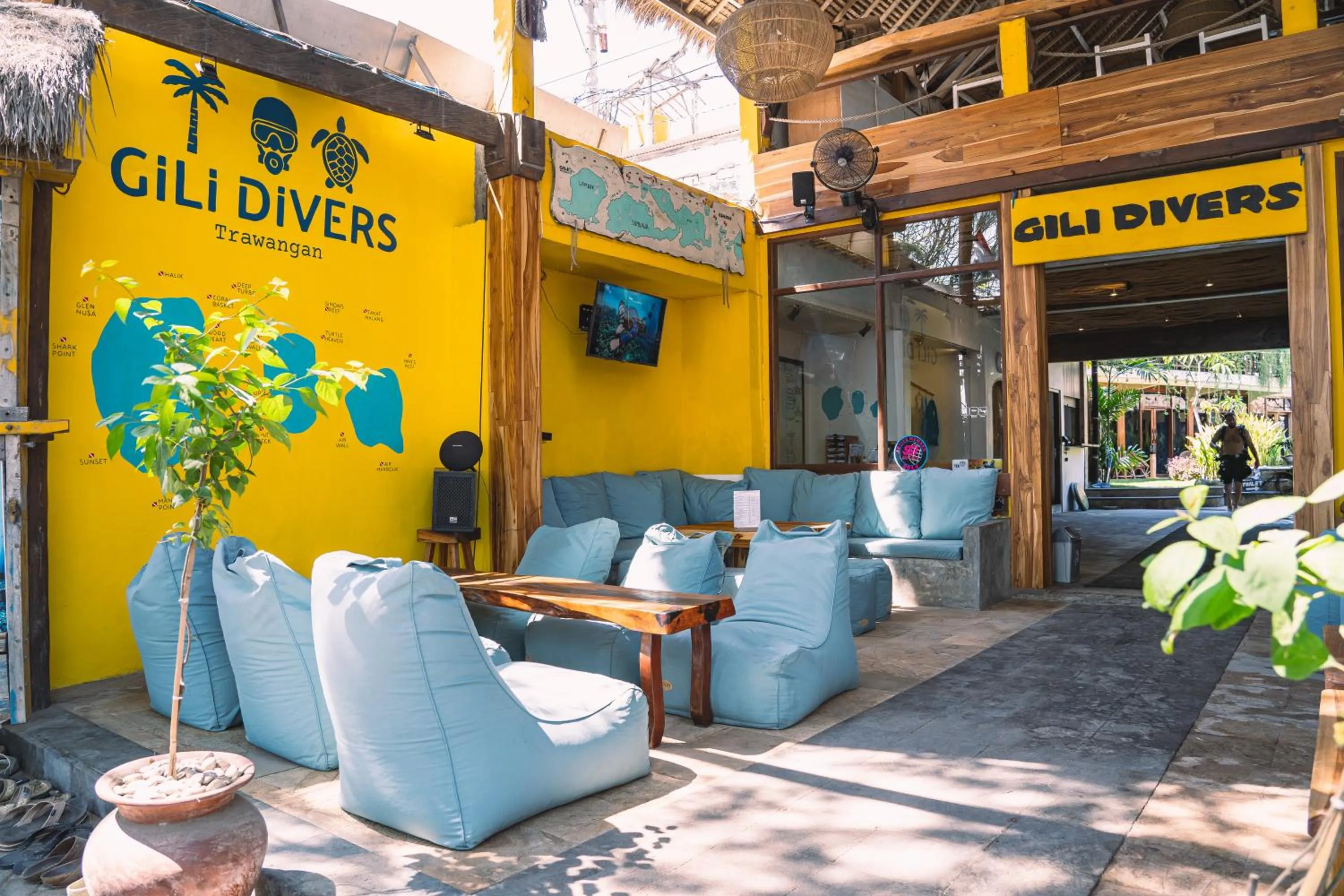 Facade/entrance in Gili Divers Hotel