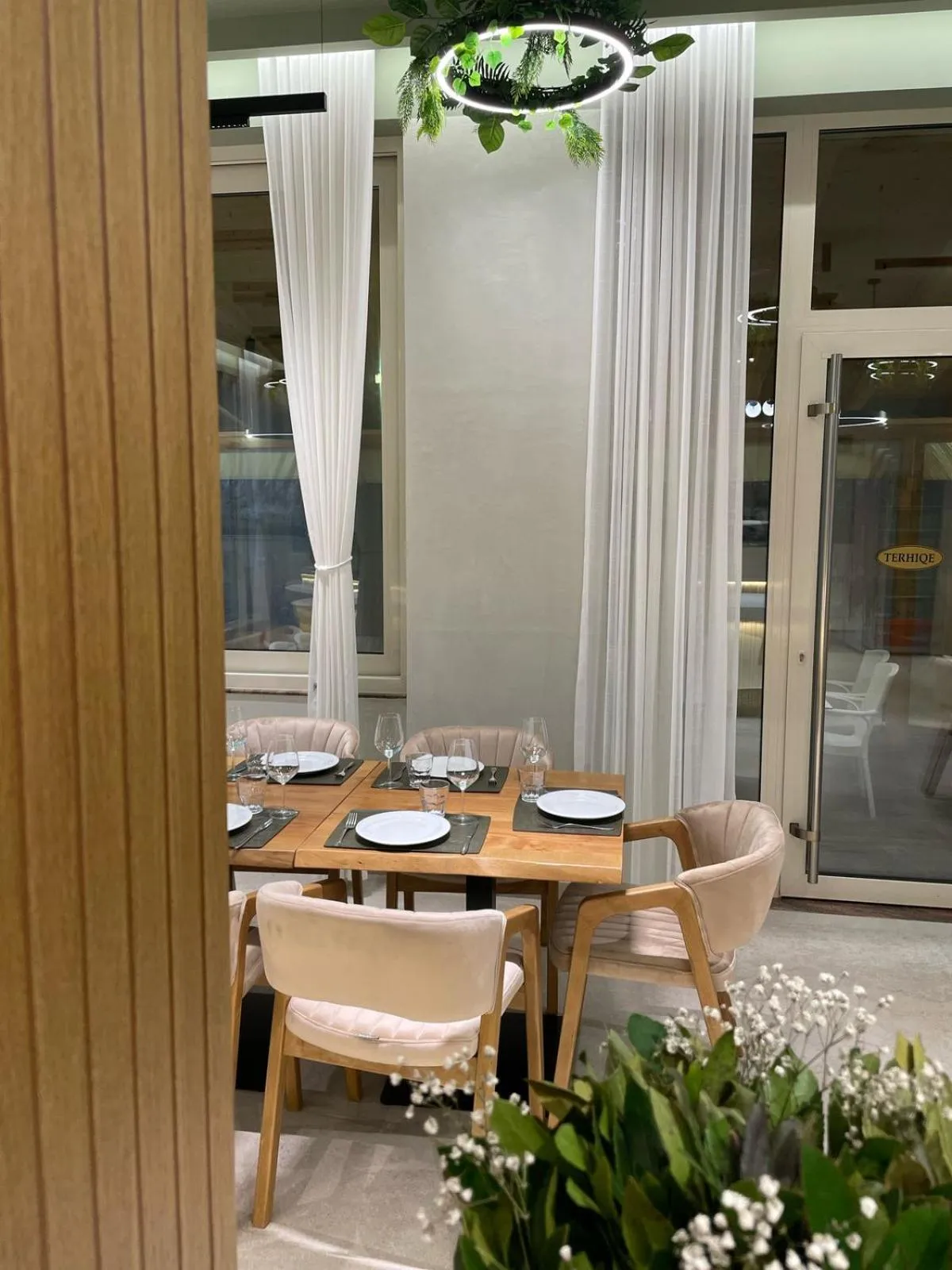 Restaurant/places to eat in Hotel Vila Misiri