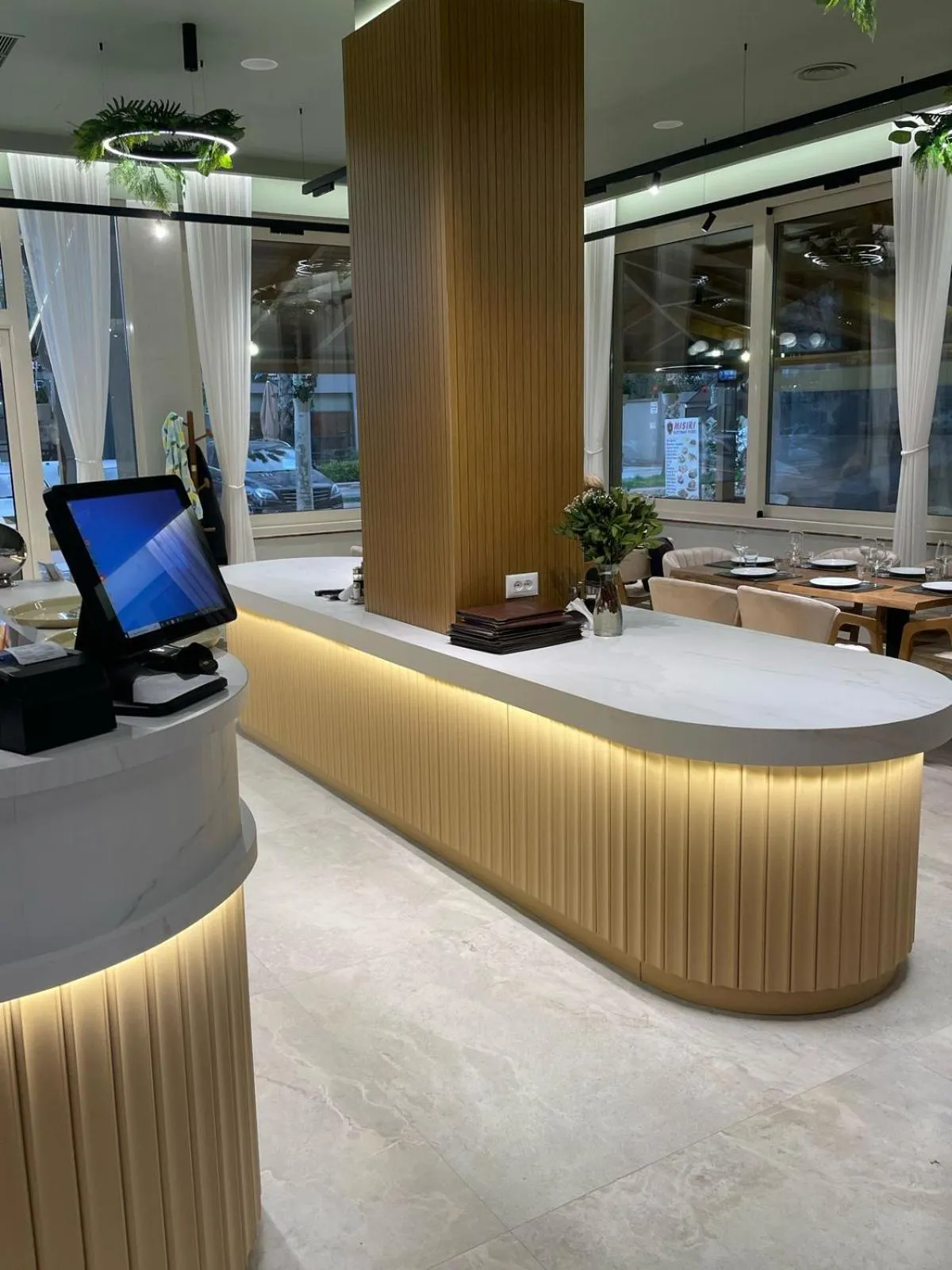 Restaurant/places to eat in Hotel Vila Misiri