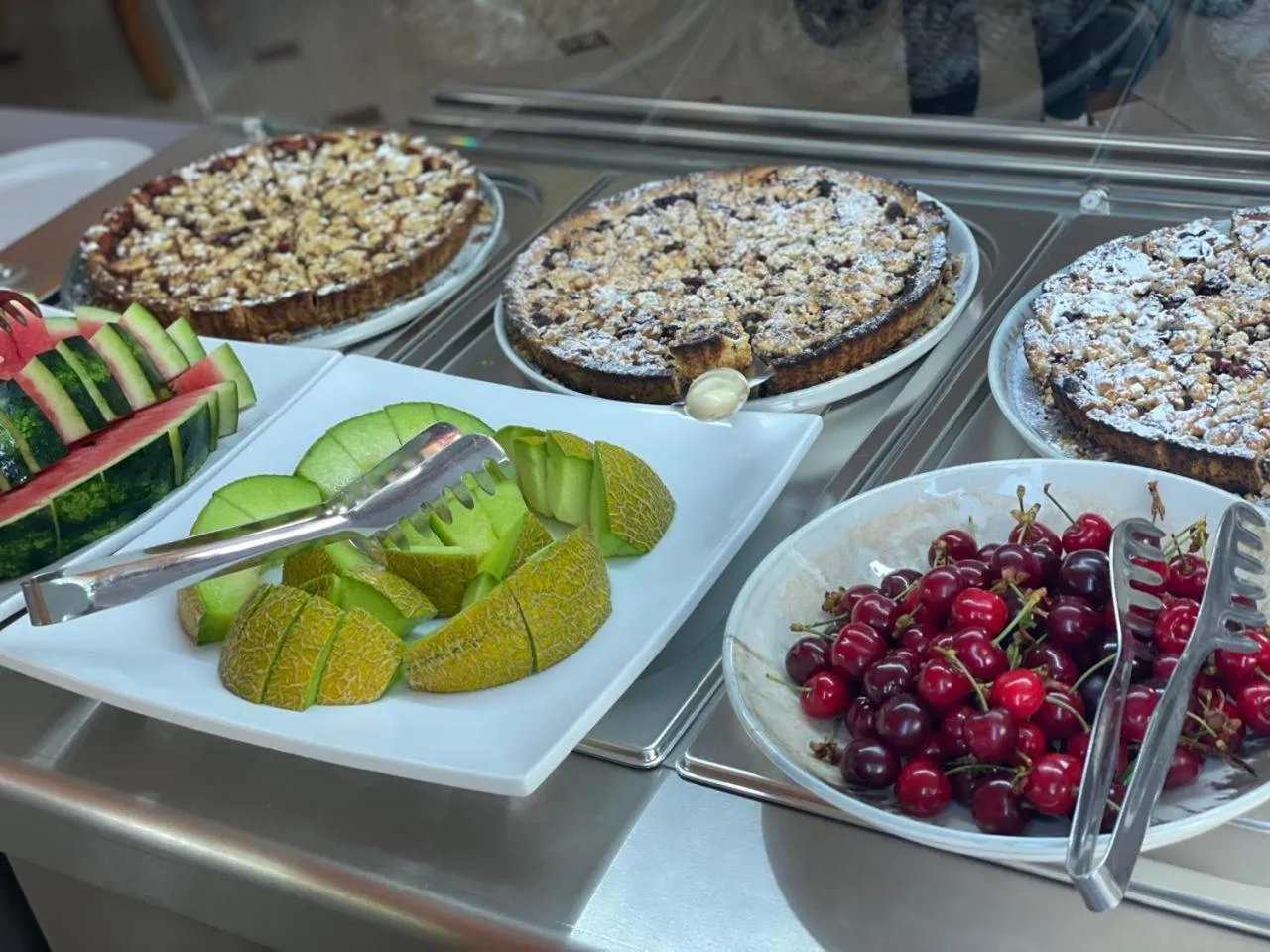 Buffet breakfast in Hotel Vila Misiri