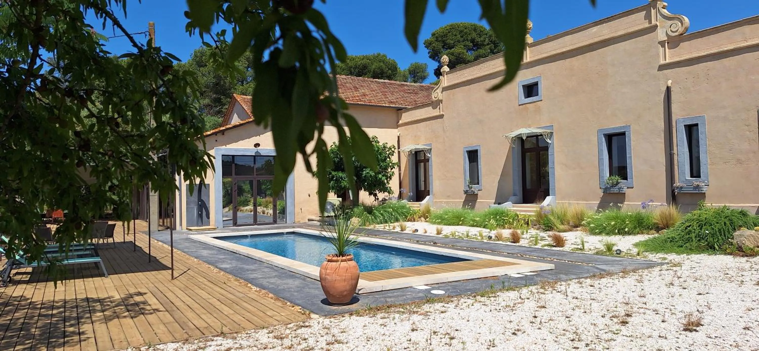 Property building in Château La Sabine