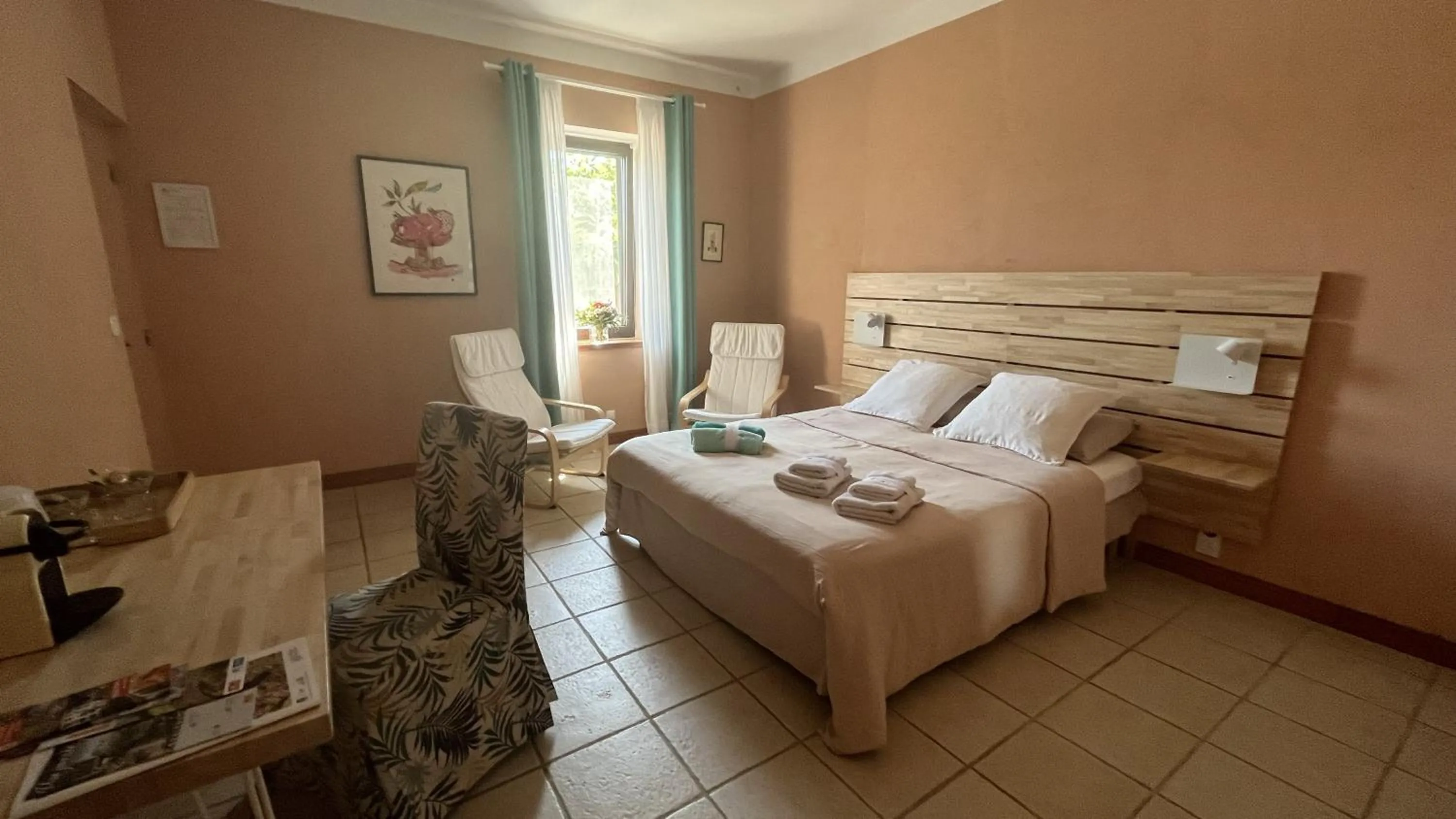 Photo of the whole room, Bed in Château La Sabine