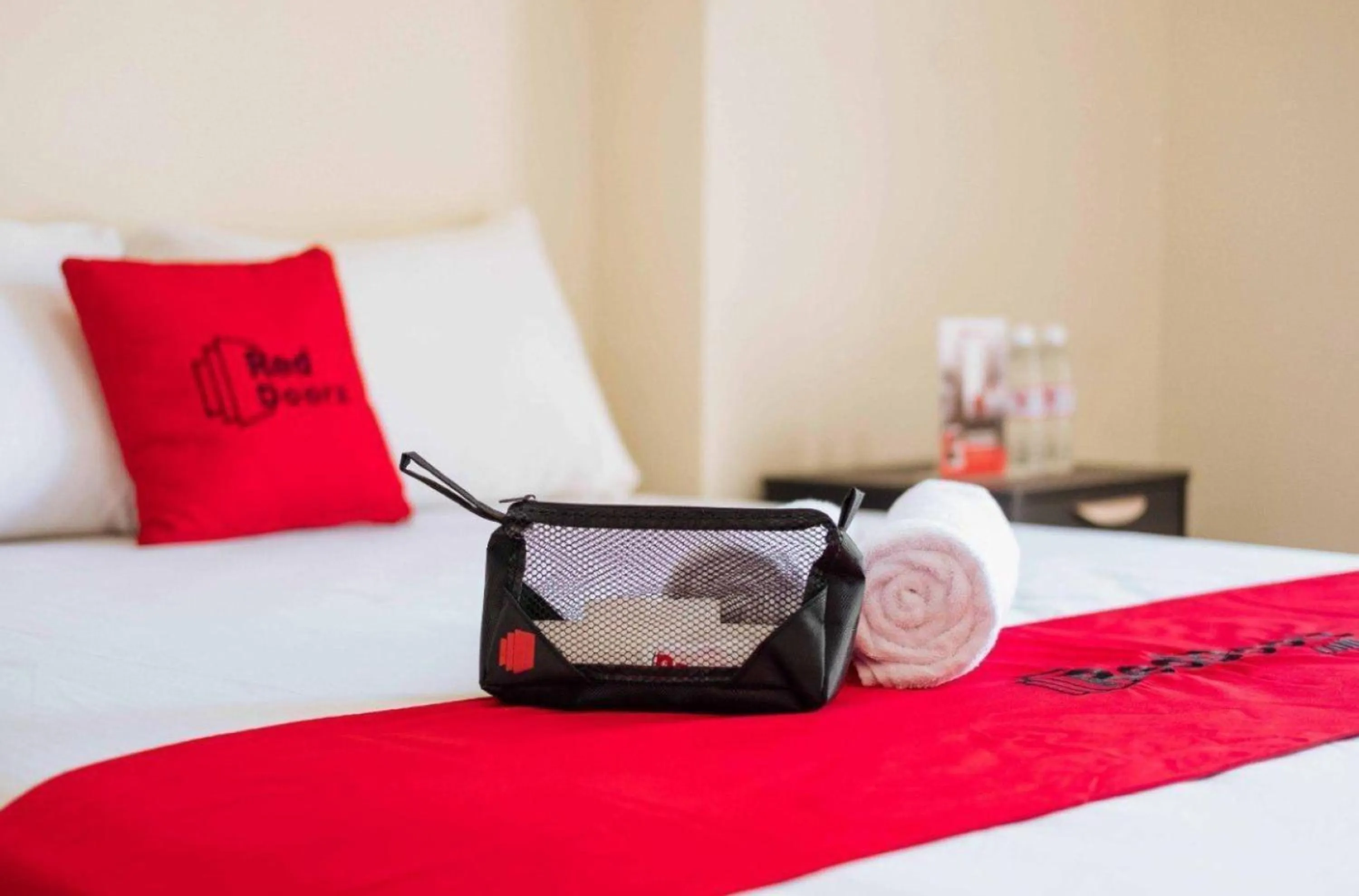 Bed in RedDoorz near Baclay Drive Super Metro