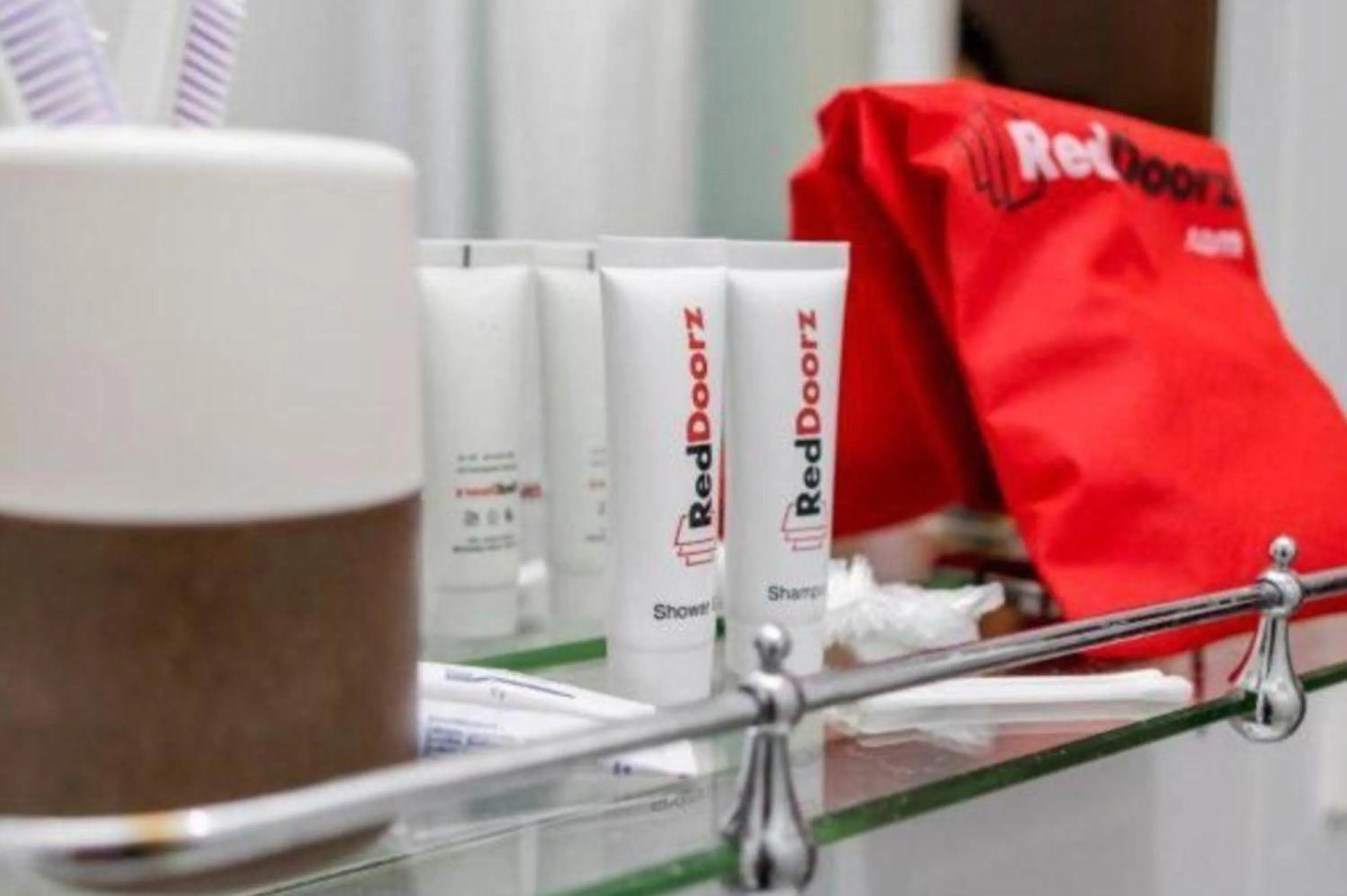 Shower in RedDoorz near Baclay Drive Super Metro