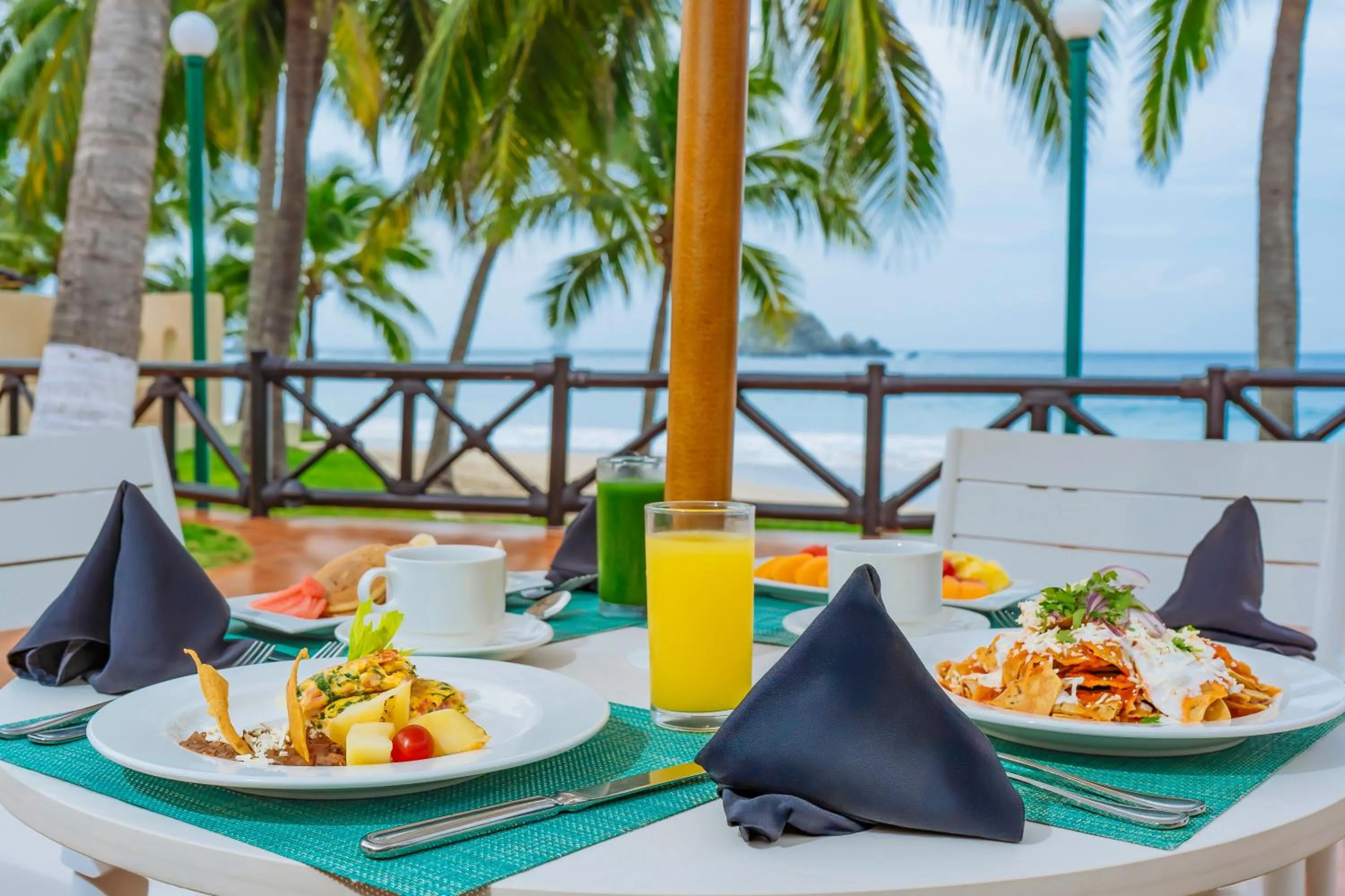 Buffet breakfast in Barceló Ixtapa - All Inclusive