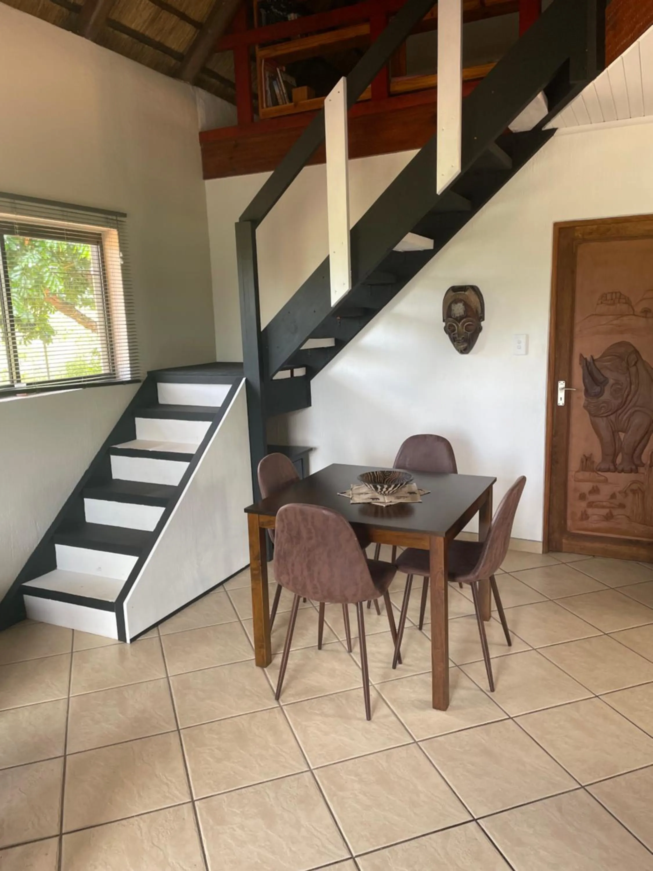 Living room in Thula Private Lodge