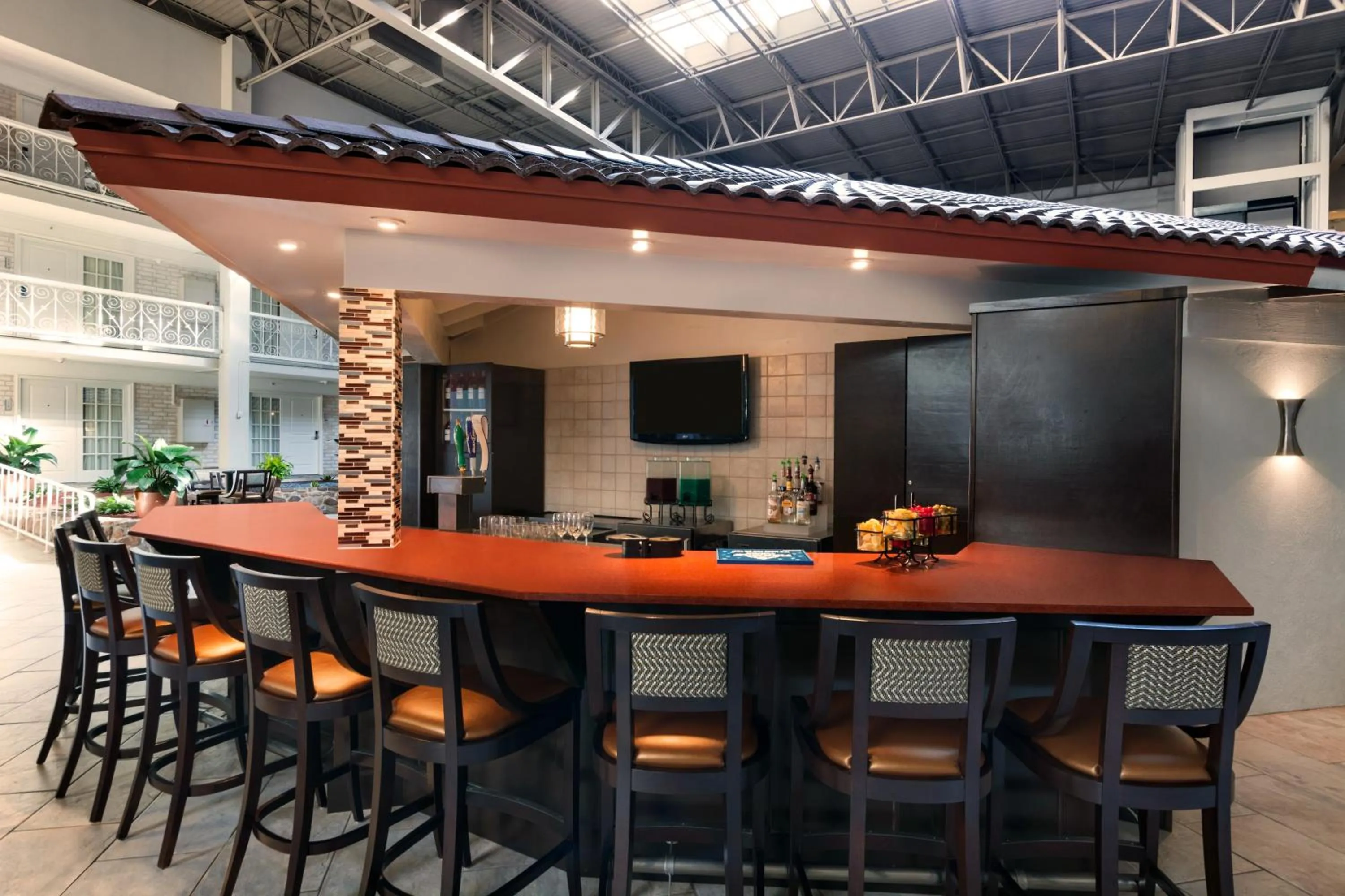 Lounge or bar in Embassy Suites Corpus Christi