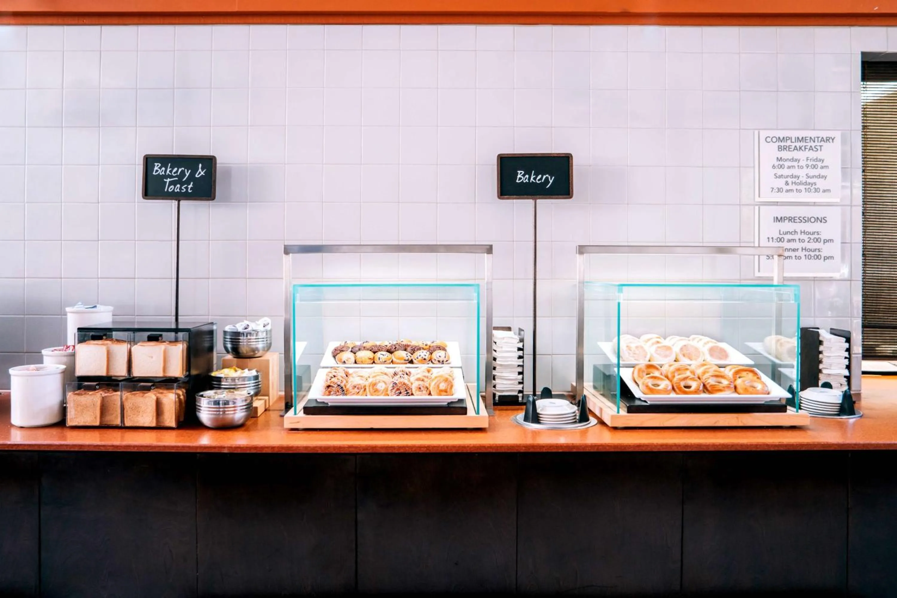 Dining area in Embassy Suites Corpus Christi