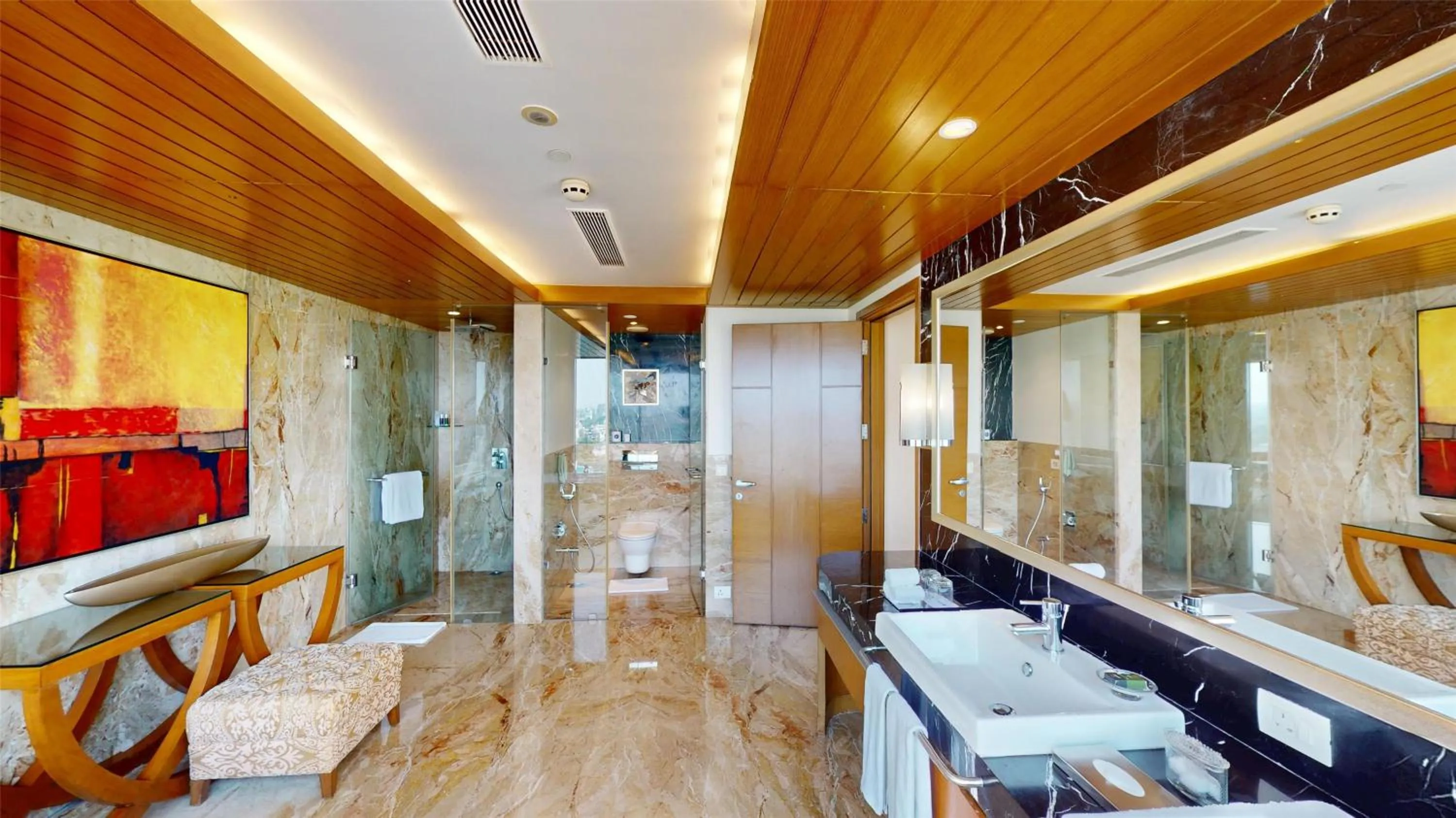 Bathroom, Bed in Radisson Blu Hotel, Nagpur