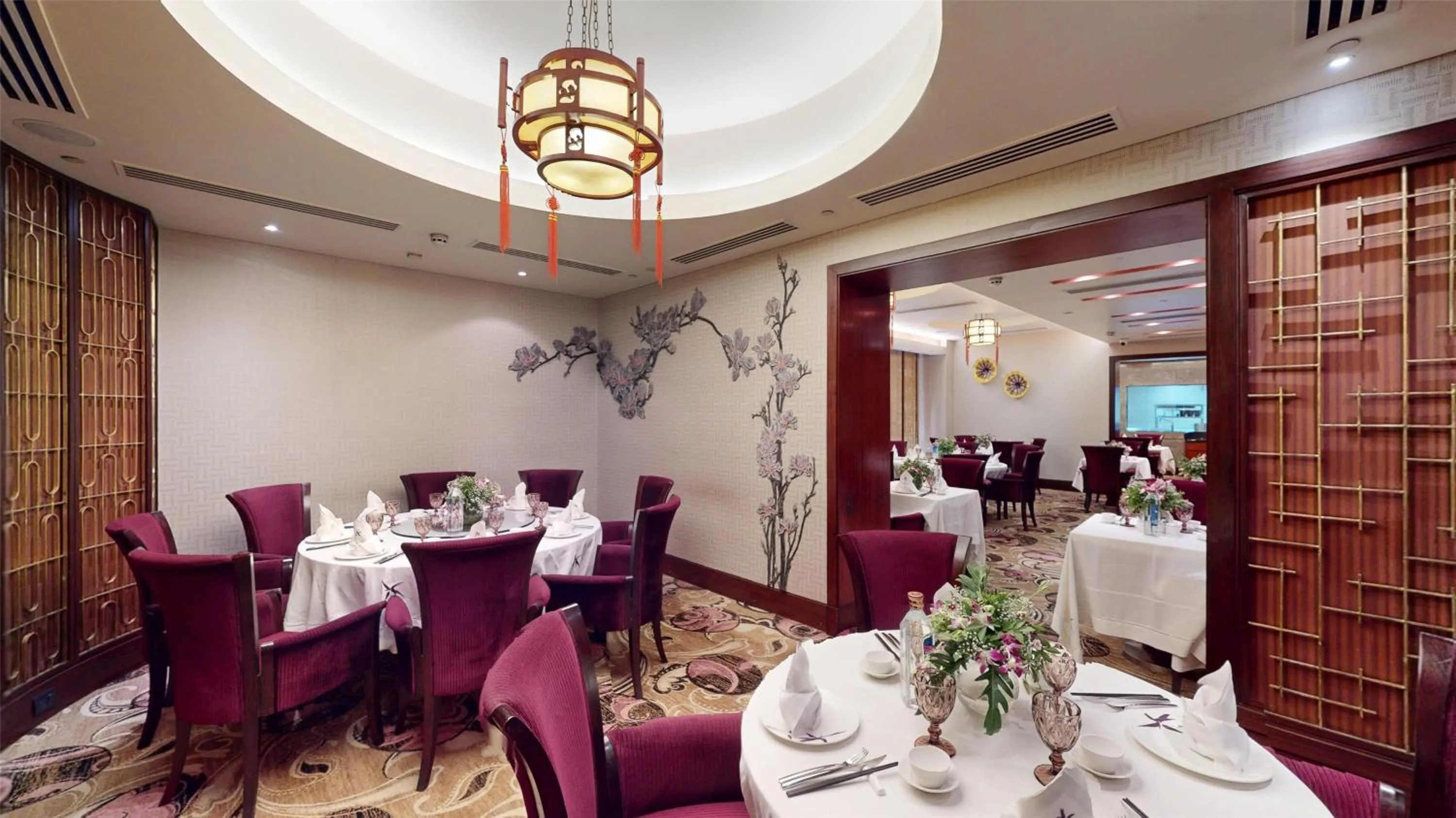 Restaurant/places to eat in Radisson Blu Hotel, Nagpur