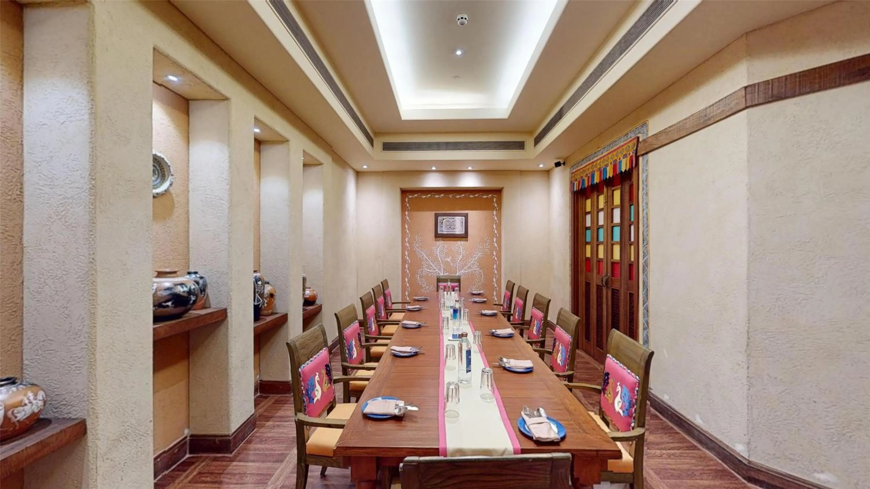 Restaurant/places to eat in Radisson Blu Hotel, Nagpur