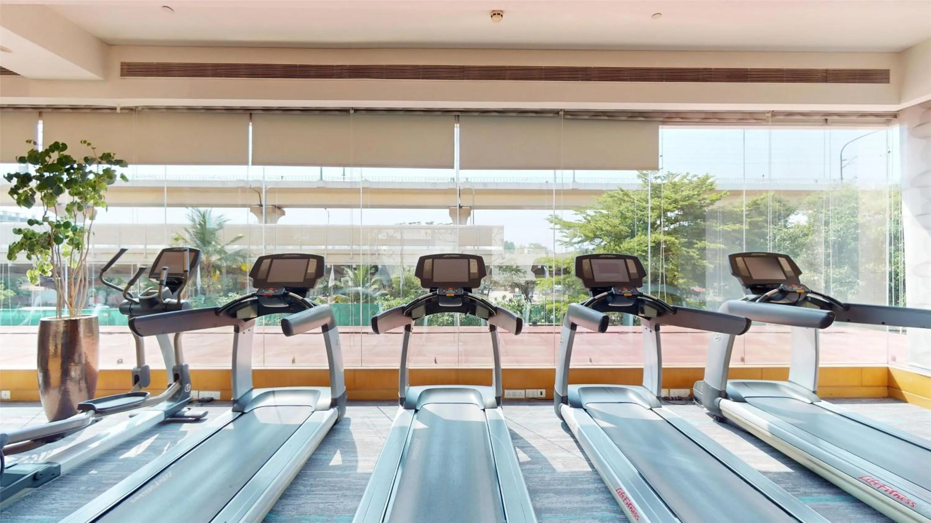 Fitness centre/facilities in Radisson Blu Hotel, Nagpur