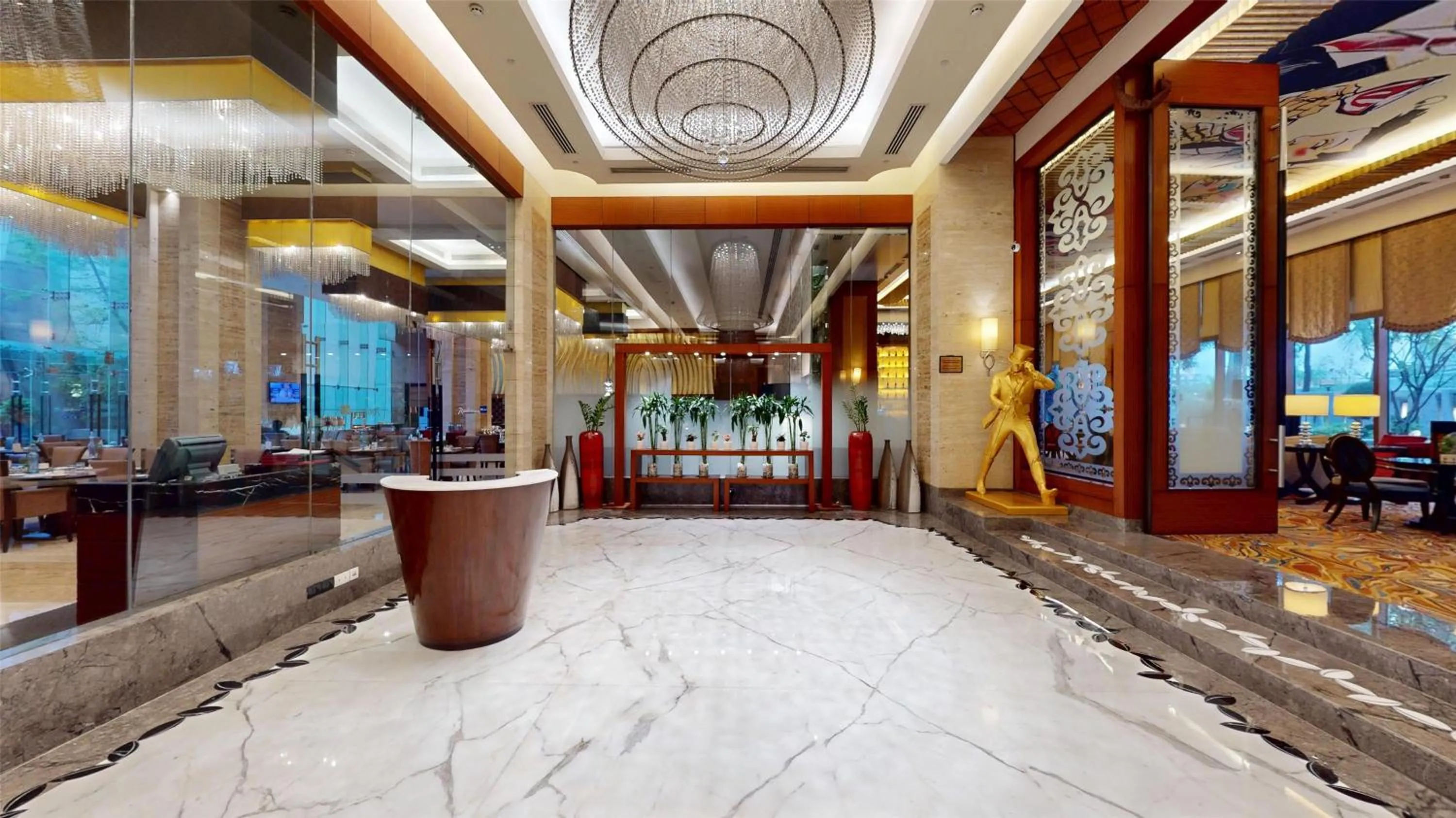 Restaurant/places to eat in Radisson Blu Hotel, Nagpur