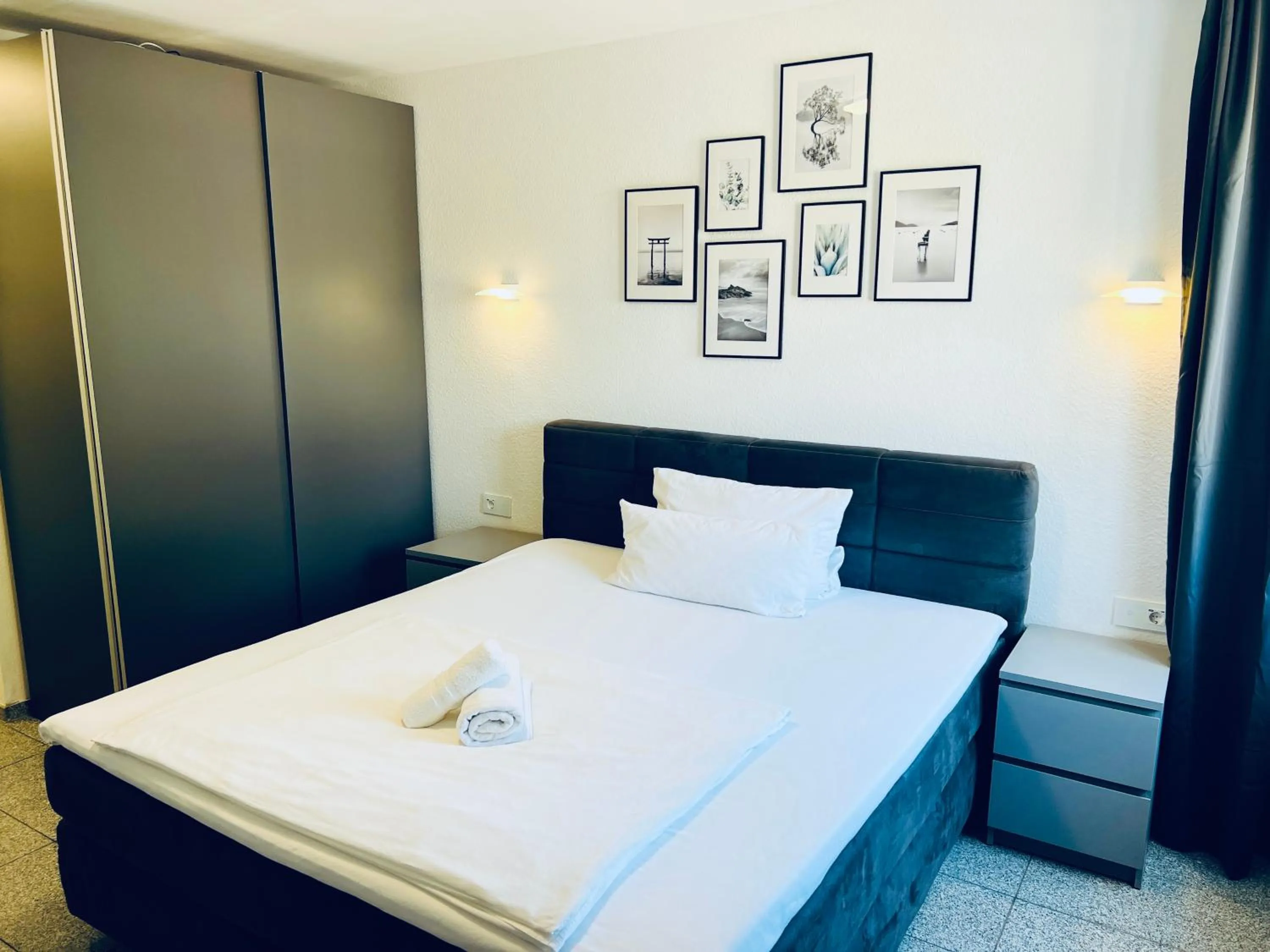 Bed in Lipp Apartments