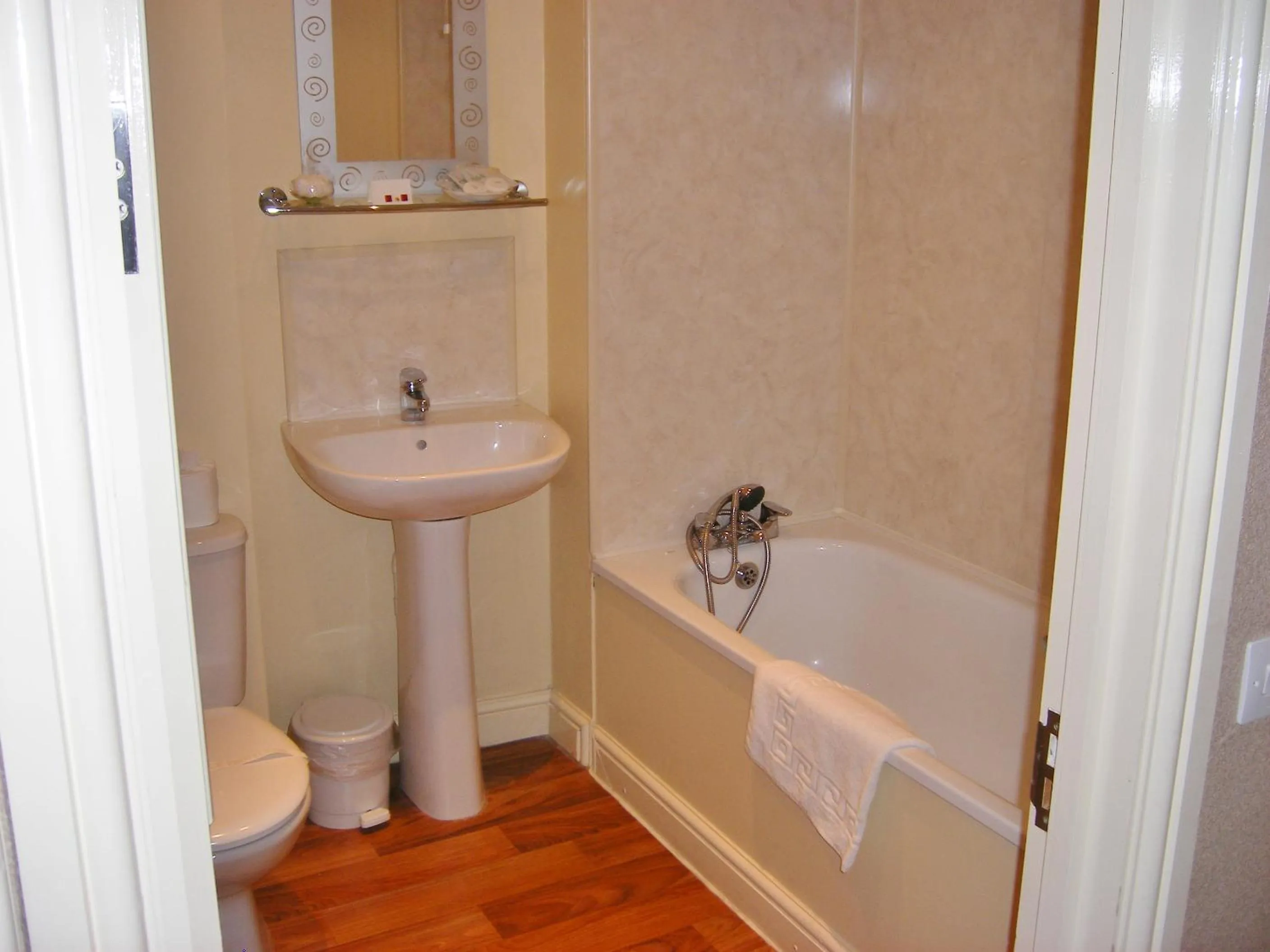 Bathroom in The Kings Head Hotel