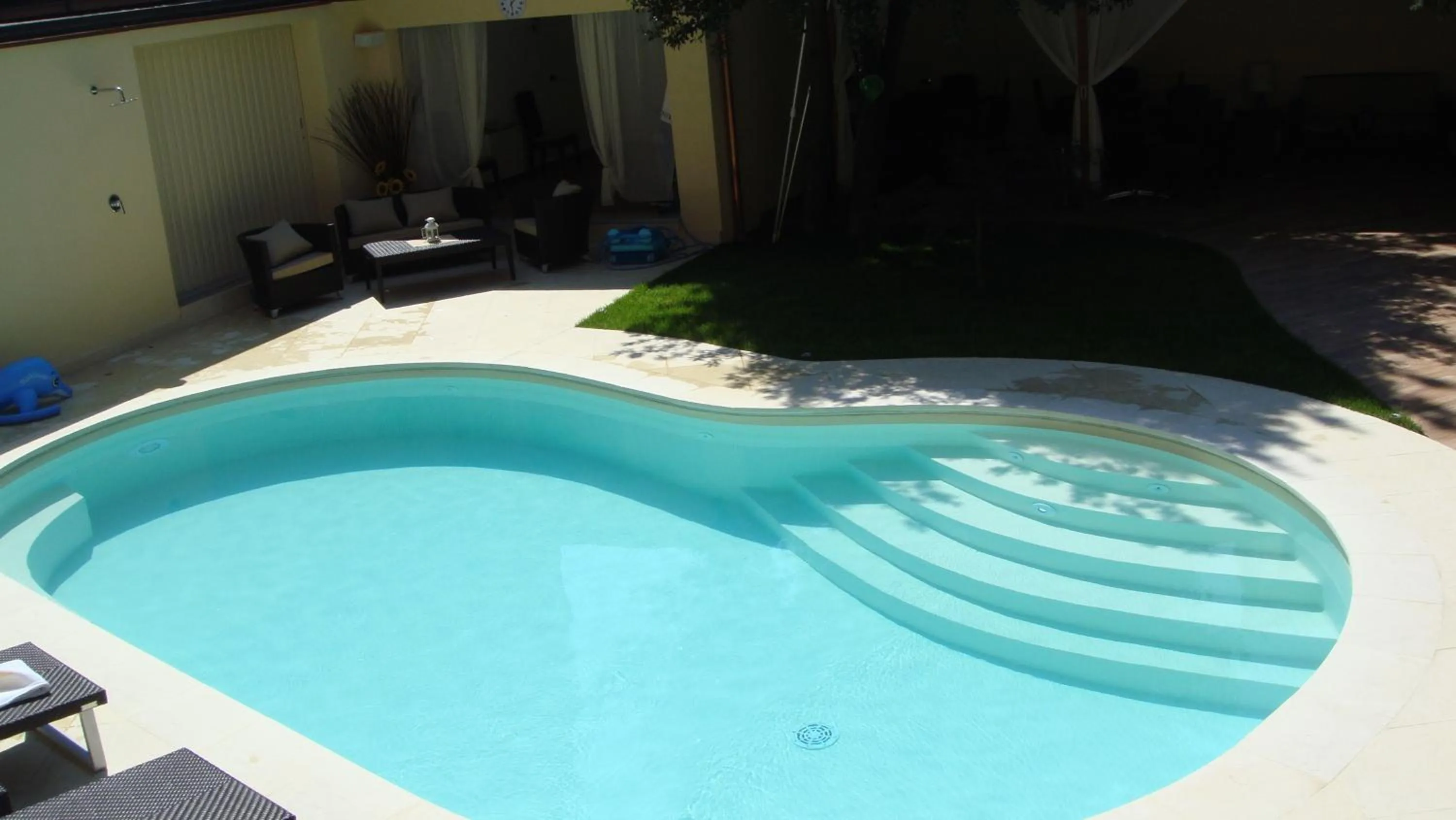 Swimming pool in Albergo Corona
