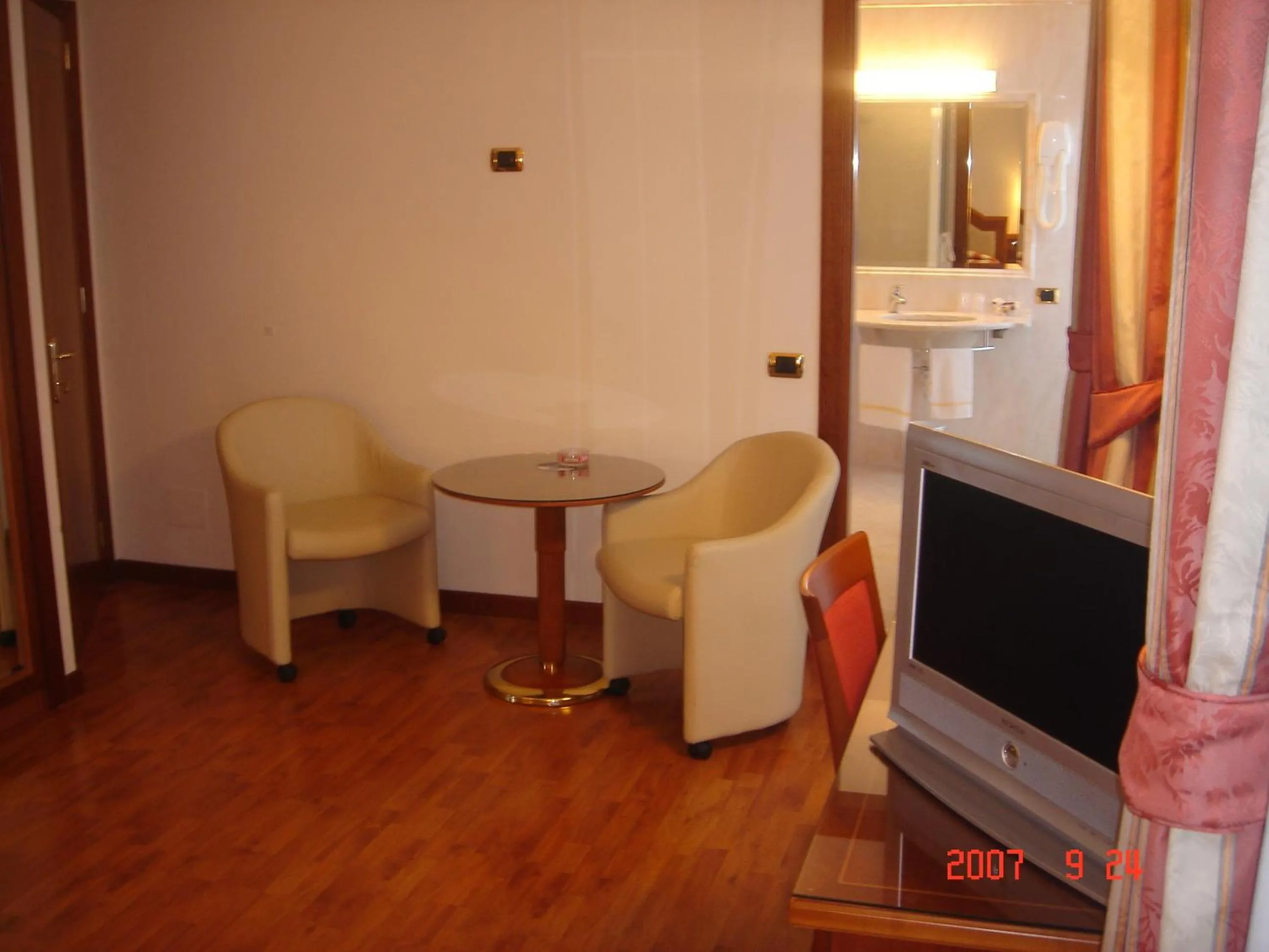 Seating area in Albergo Corona